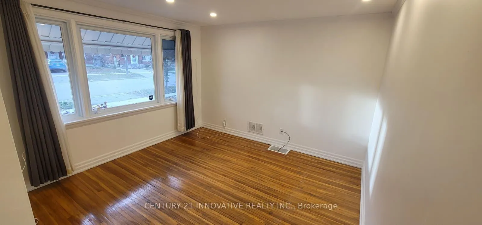 Photo 4 of Unit 1, 249 Highland Avenue, Oshawa, Central — HOMEH