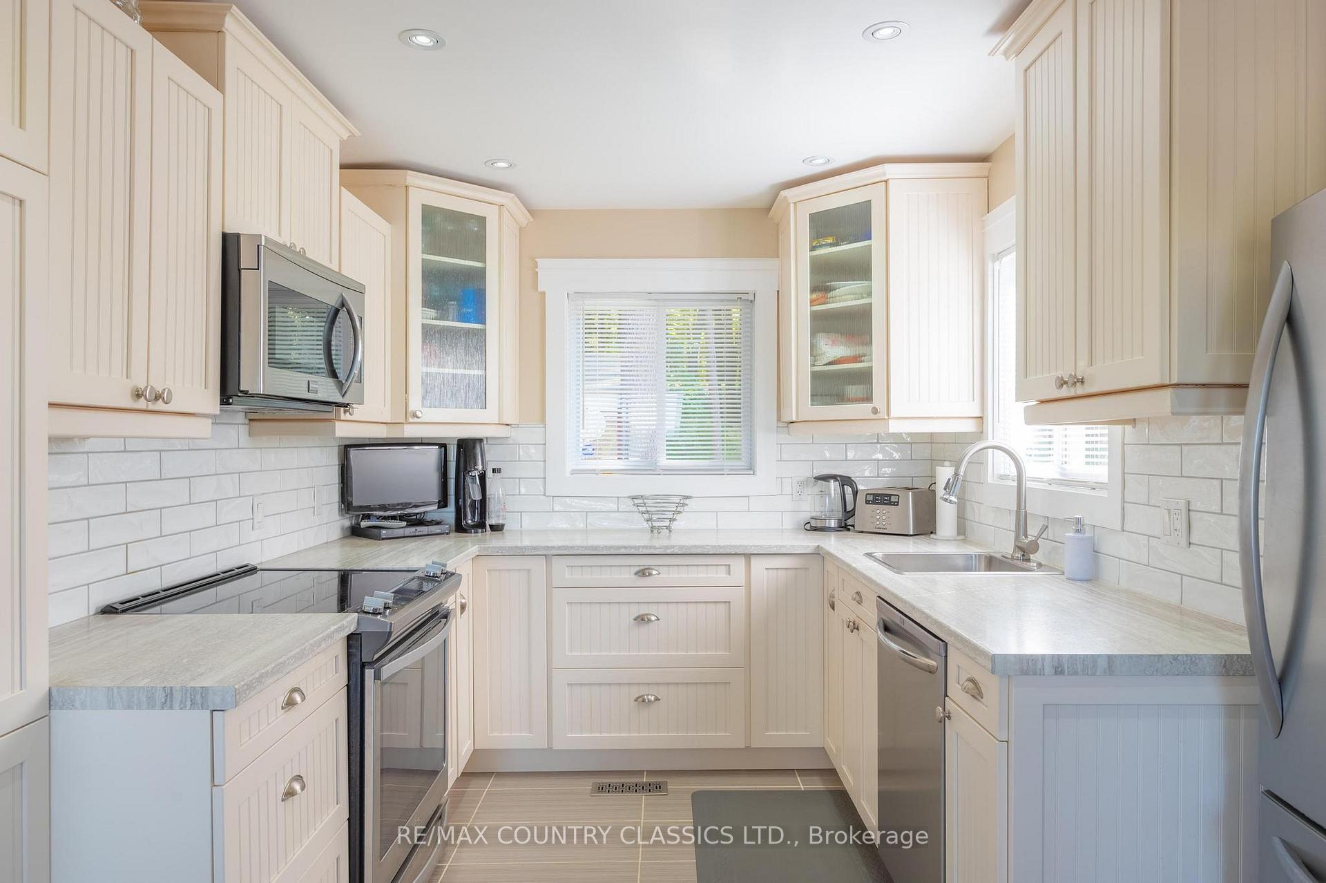 Photo 25 of 390 Walkes Road, North Kawartha — HOMEH