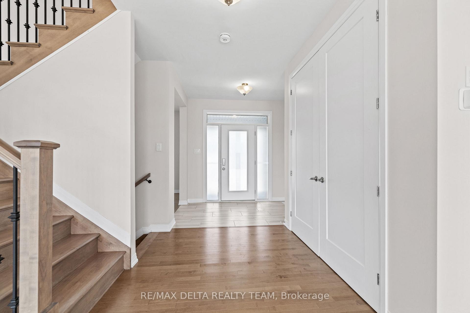 Photo 3 of 832 Mercier Crescent, Ottawa, Chapel Hill South - Orleans Village — HOMEH