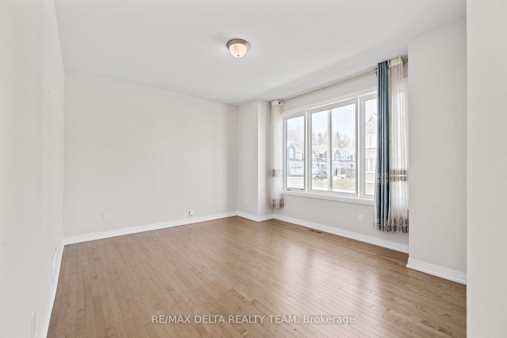 Photo 4 of 832 Mercier Crescent, Ottawa, Chapel Hill South - Orleans Village — HOMEH