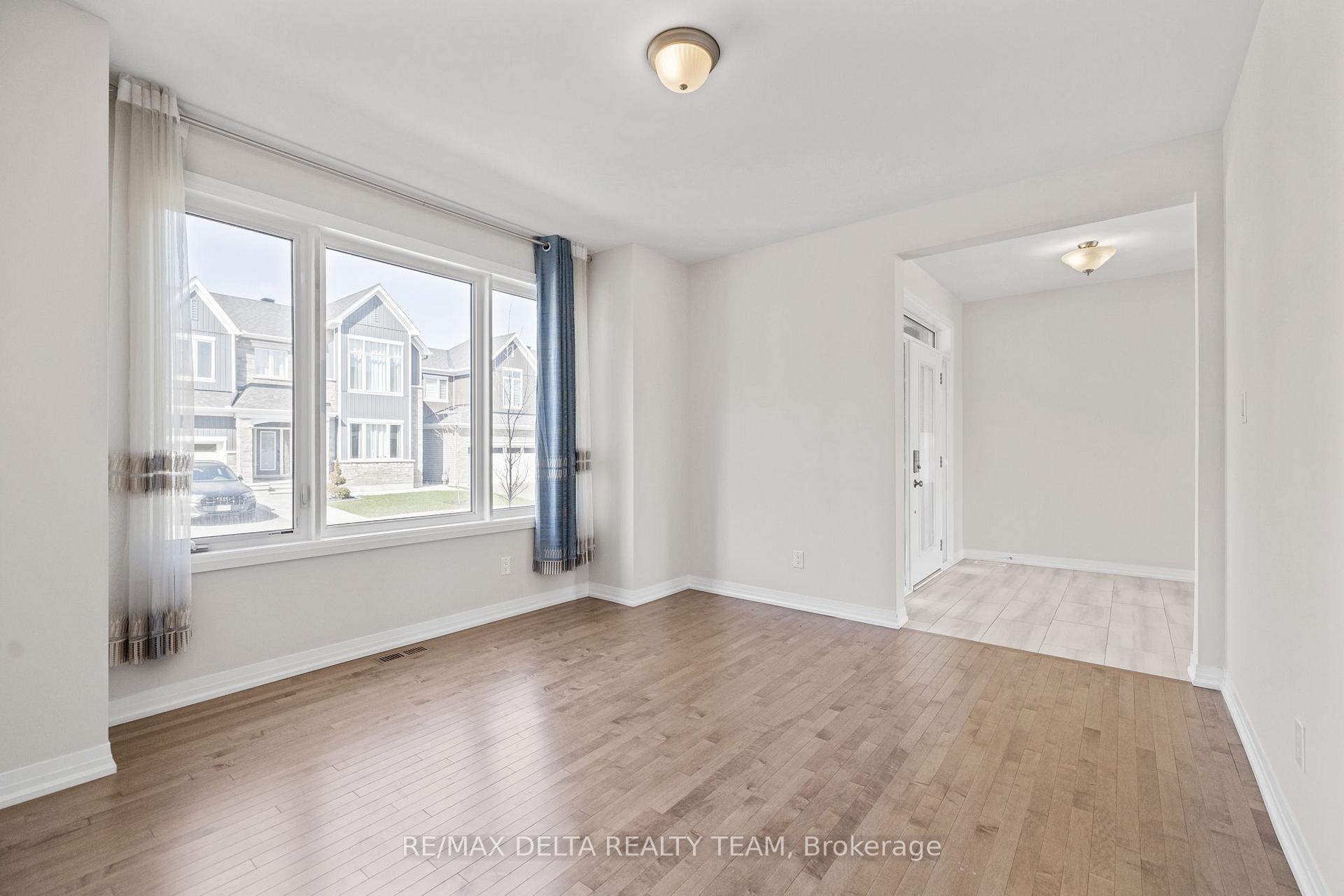 Photo 5 of 832 Mercier Crescent, Ottawa, Chapel Hill South - Orleans Village — HOMEH