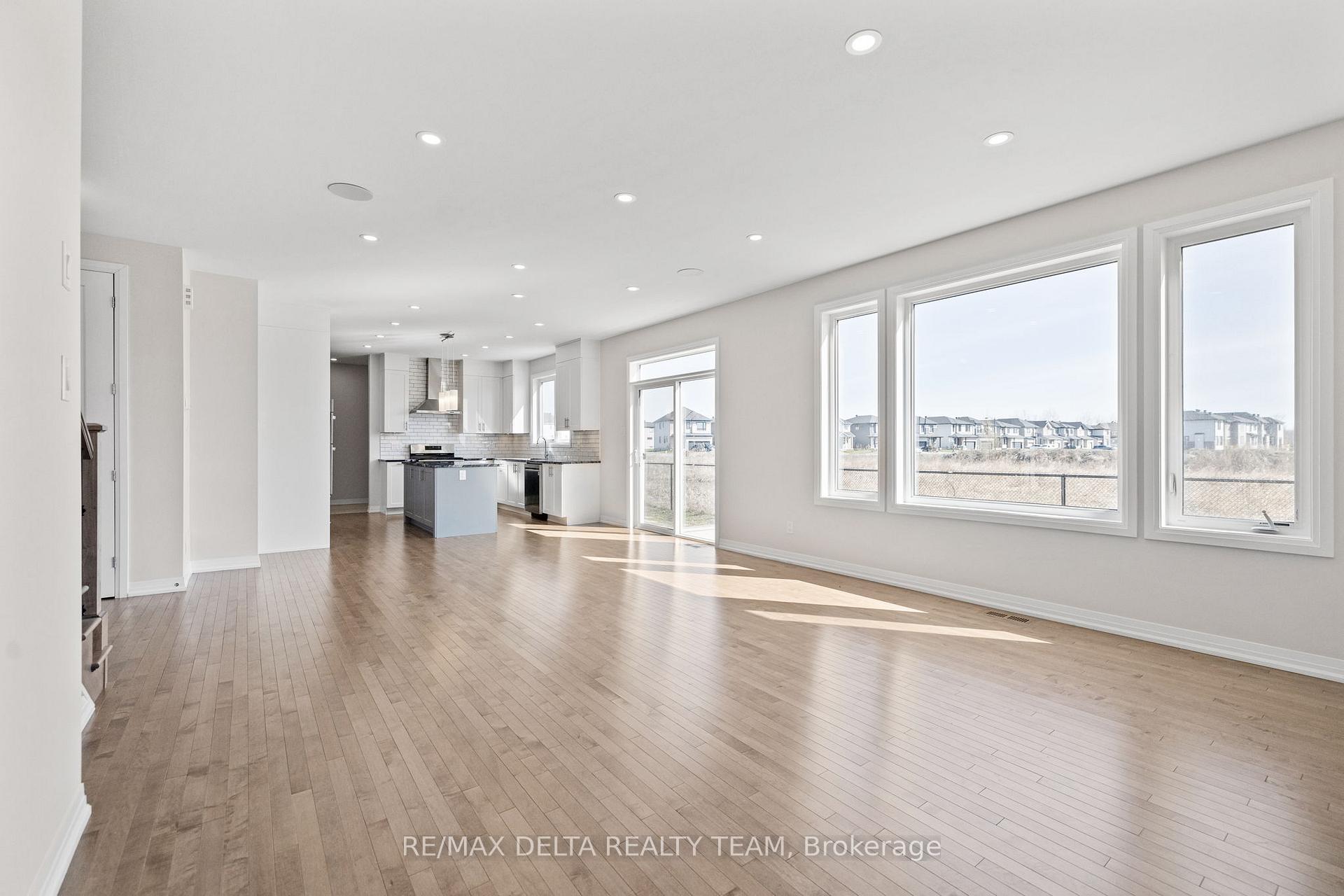 Photo 6 of 832 Mercier Crescent, Ottawa, Chapel Hill South - Orleans Village — HOMEH