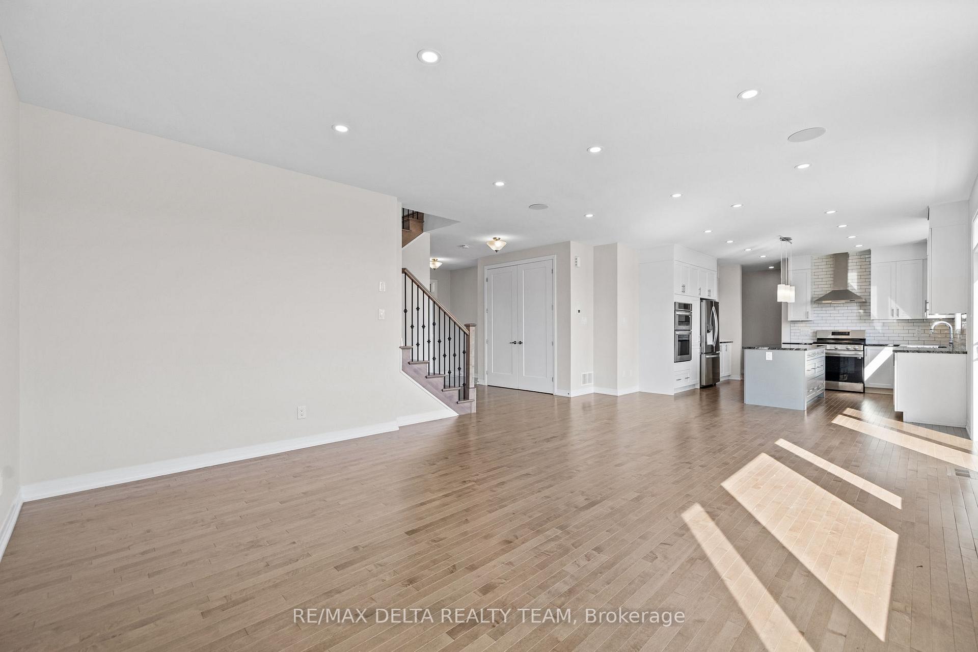 Photo 8 of 832 Mercier Crescent, Ottawa, Chapel Hill South - Orleans Village — HOMEH