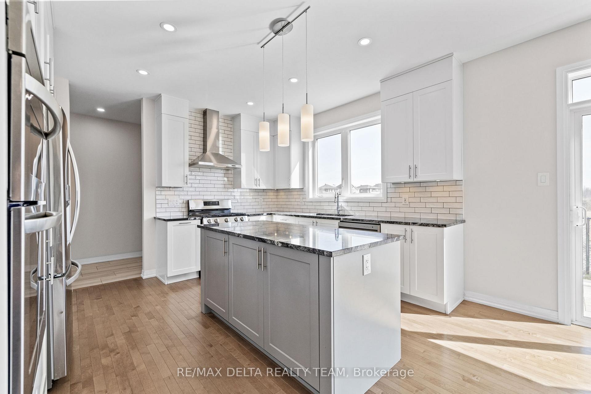 Photo 11 of 832 Mercier Crescent, Ottawa, Chapel Hill South - Orleans Village — HOMEH