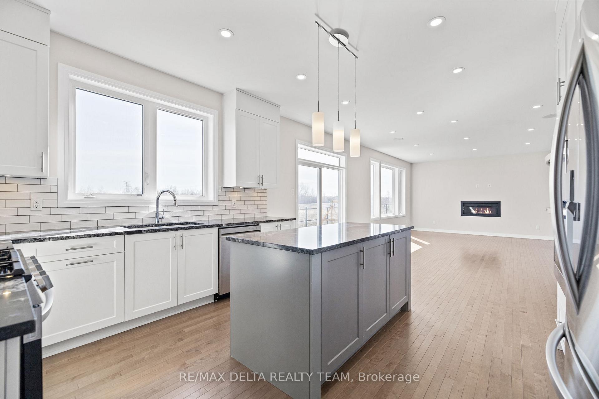 Photo 12 of 832 Mercier Crescent, Ottawa, Chapel Hill South - Orleans Village — HOMEH