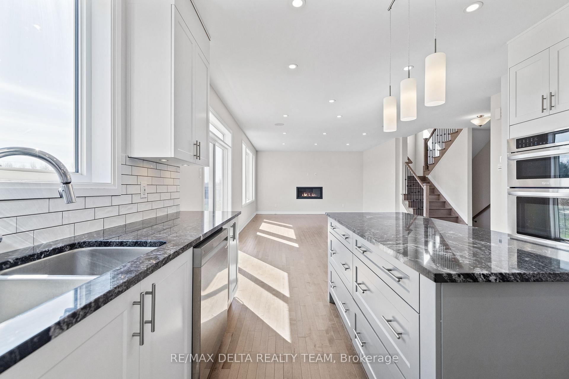 Photo 13 of 832 Mercier Crescent, Ottawa, Chapel Hill South - Orleans Village — HOMEH