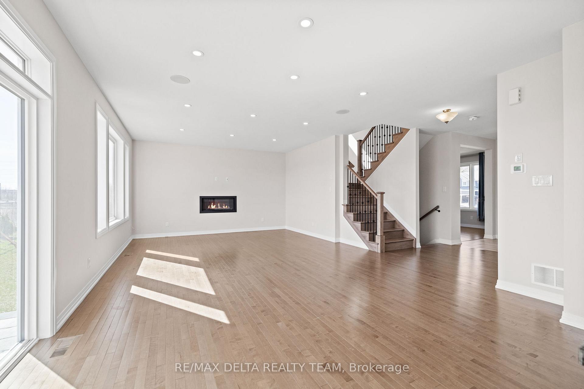 Photo 18 of 832 Mercier Crescent, Ottawa, Chapel Hill South - Orleans Village — HOMEH