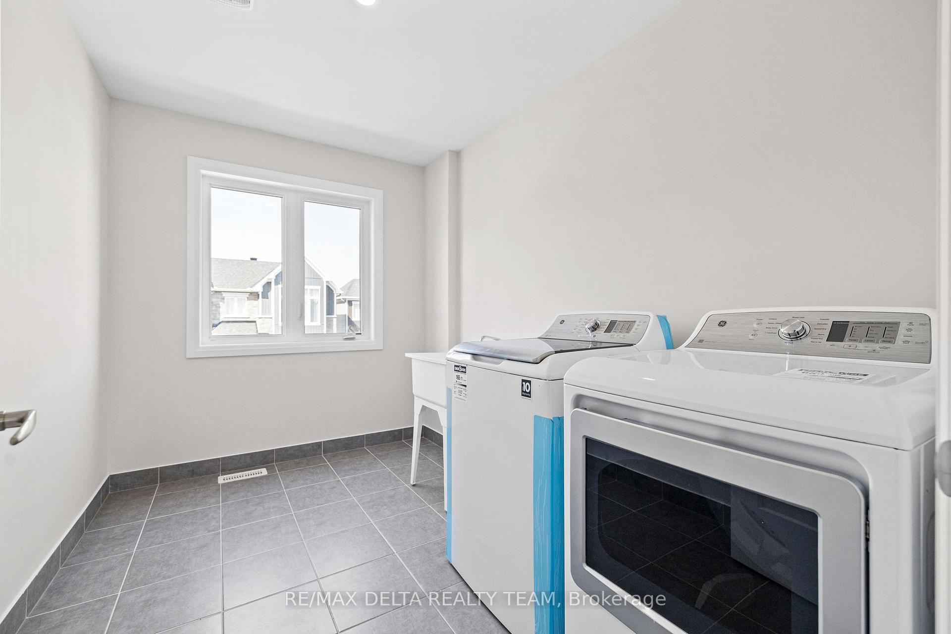 Photo 32 of 832 Mercier Crescent, Ottawa, Chapel Hill South - Orleans Village — HOMEH
