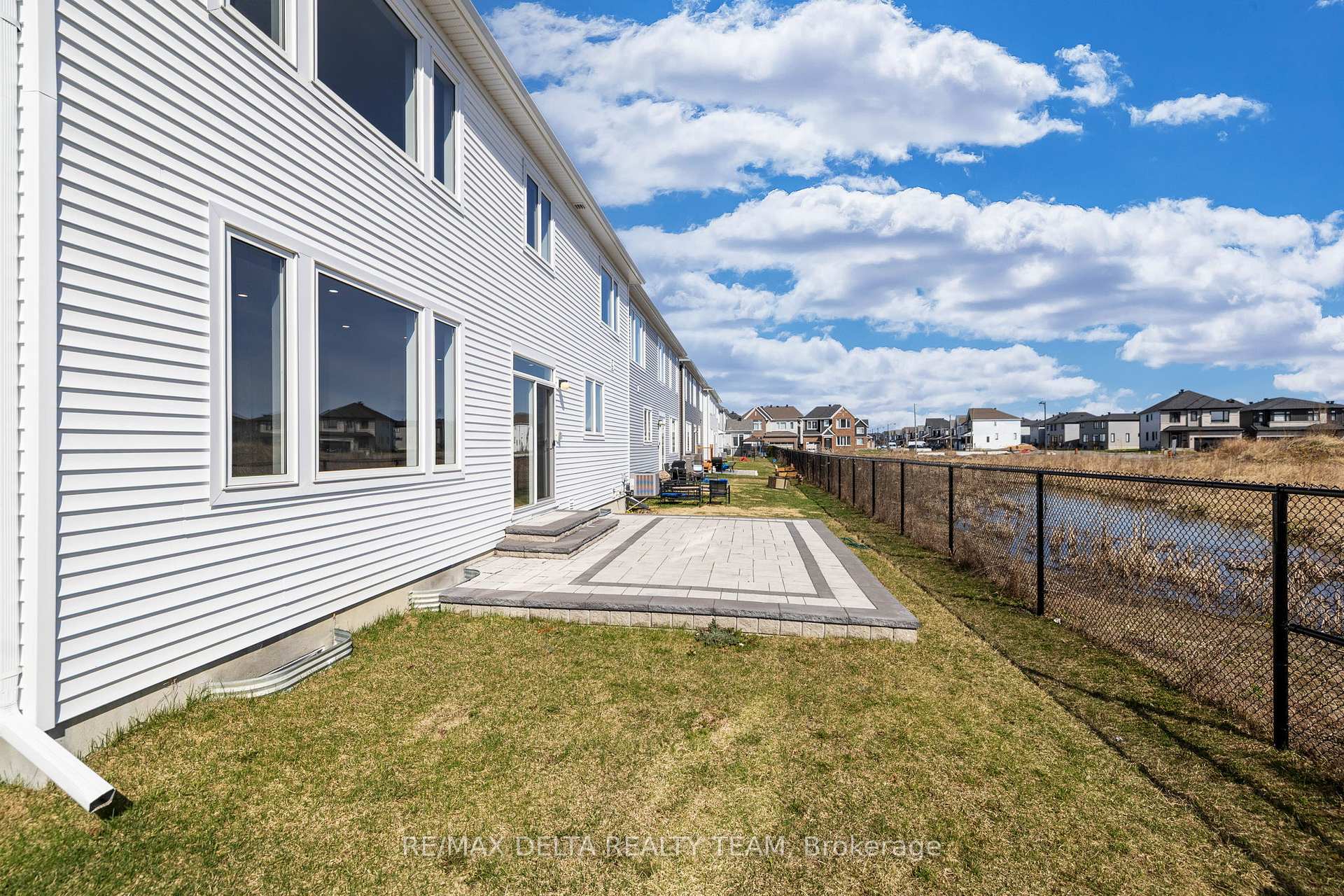 Photo 46 of 832 Mercier Crescent, Ottawa, Chapel Hill South - Orleans Village — HOMEH