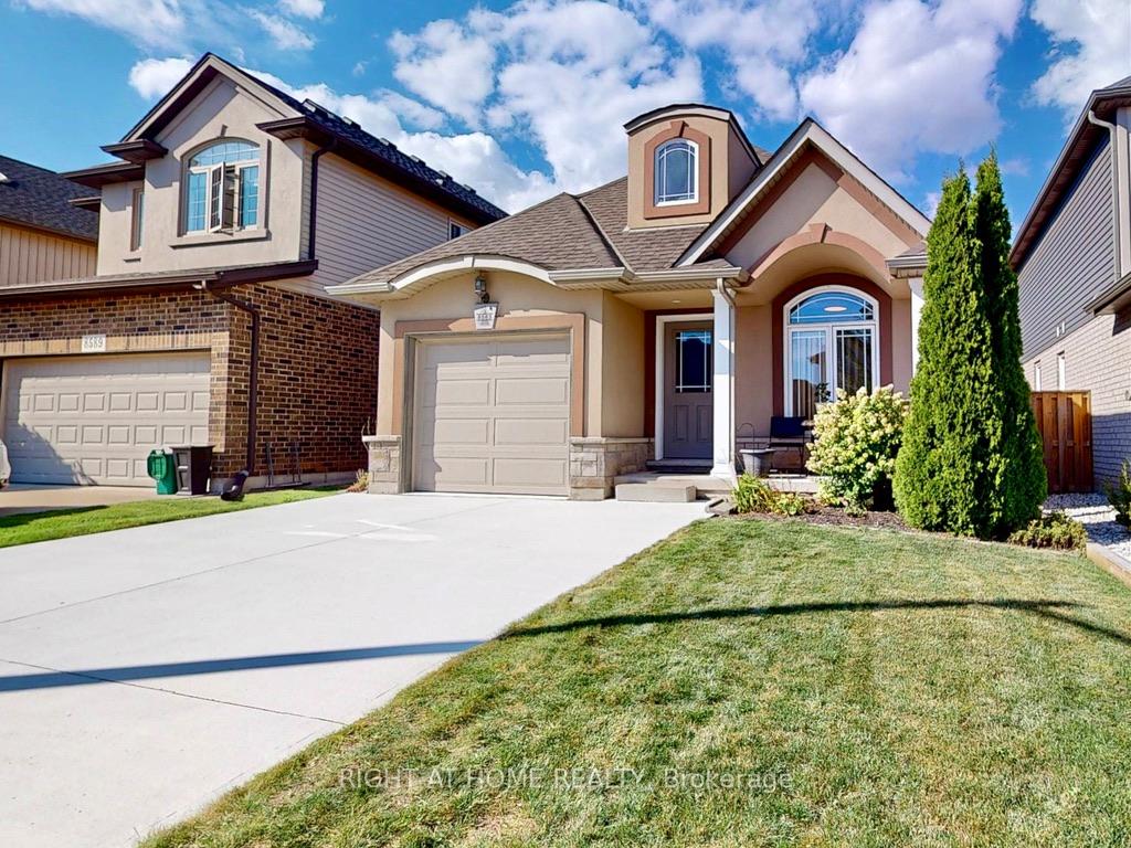 Front of 8583 Jennifer Crescent