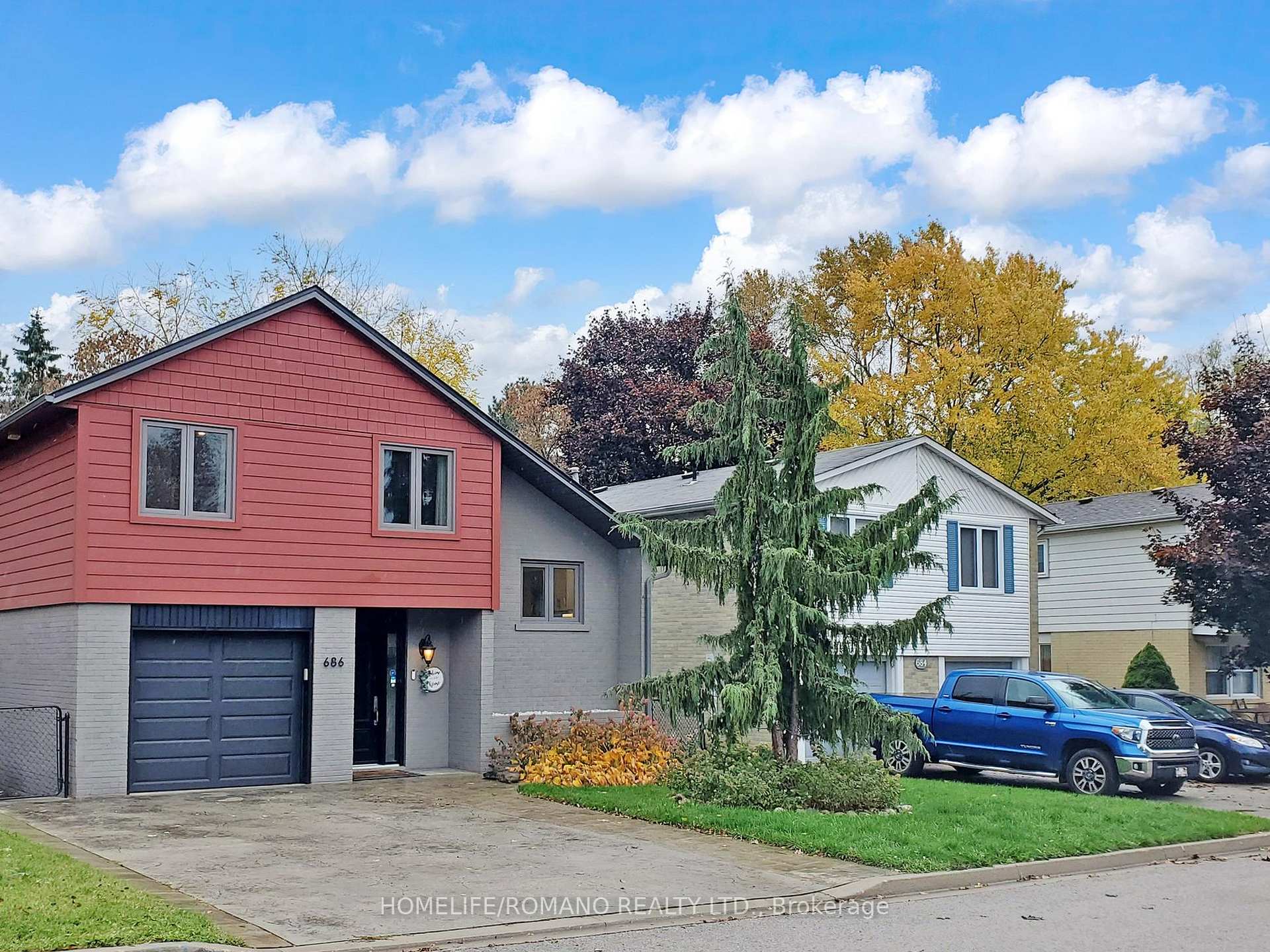 Front of 686 Irwin Crescent