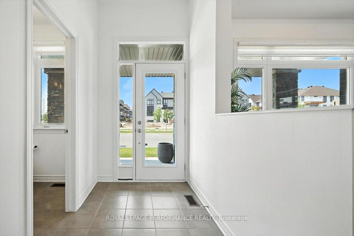 Photo 5 of 665 Cordelette Circle W, Ottawa, Mer Bleue/Bradley Estates/Anderson Park — HOMEH