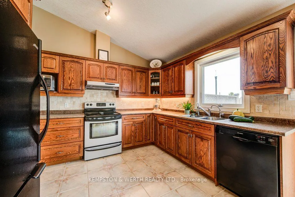 Photo 18 of 995 Boyd Avenue, North Perth, Listowel — HOMEH