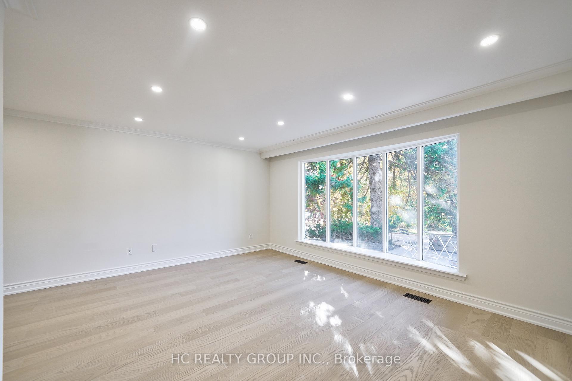 Photo 5 of 15 Willowgate Drive, Markham, Bullock — HOMEH