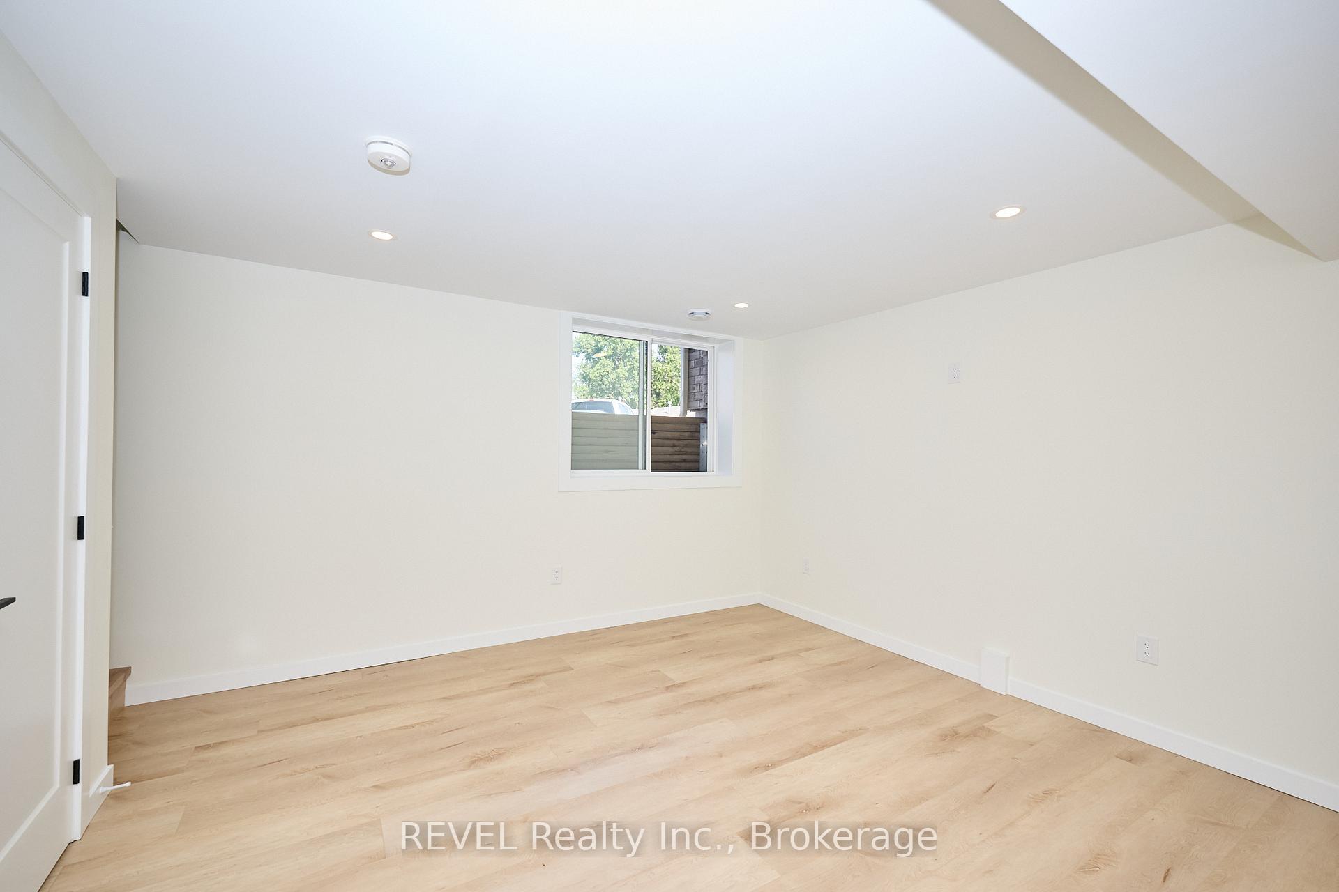 Photo 5 of Unit Lower Unit, 4652 Belfast Avenue, Niagara Falls, Ascot — HOMEH