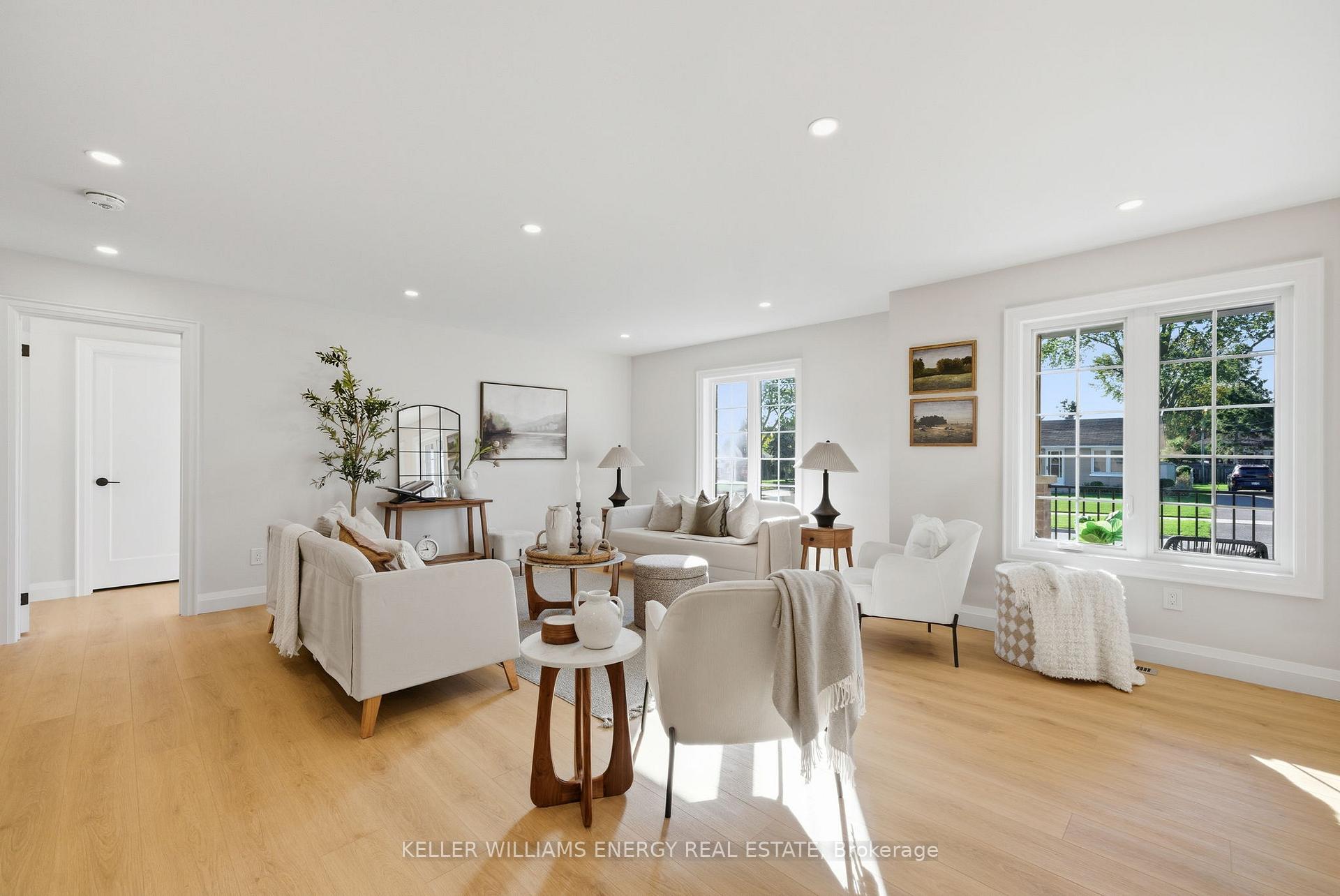 Photo 5 of 476 Beurling Avenue, Oshawa, McLaughlin — HOMEH
