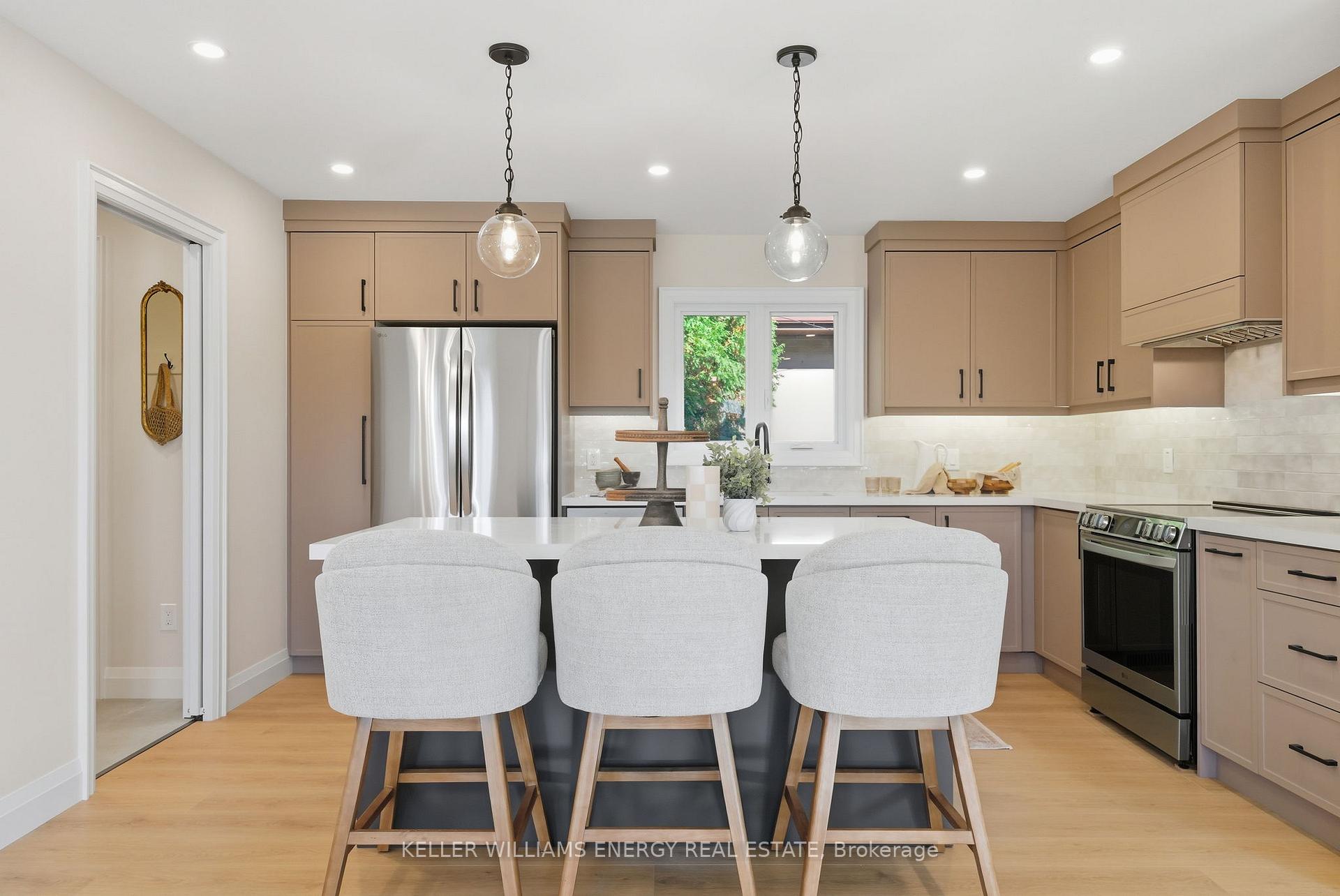 Photo 12 of 476 Beurling Avenue, Oshawa, McLaughlin — HOMEH