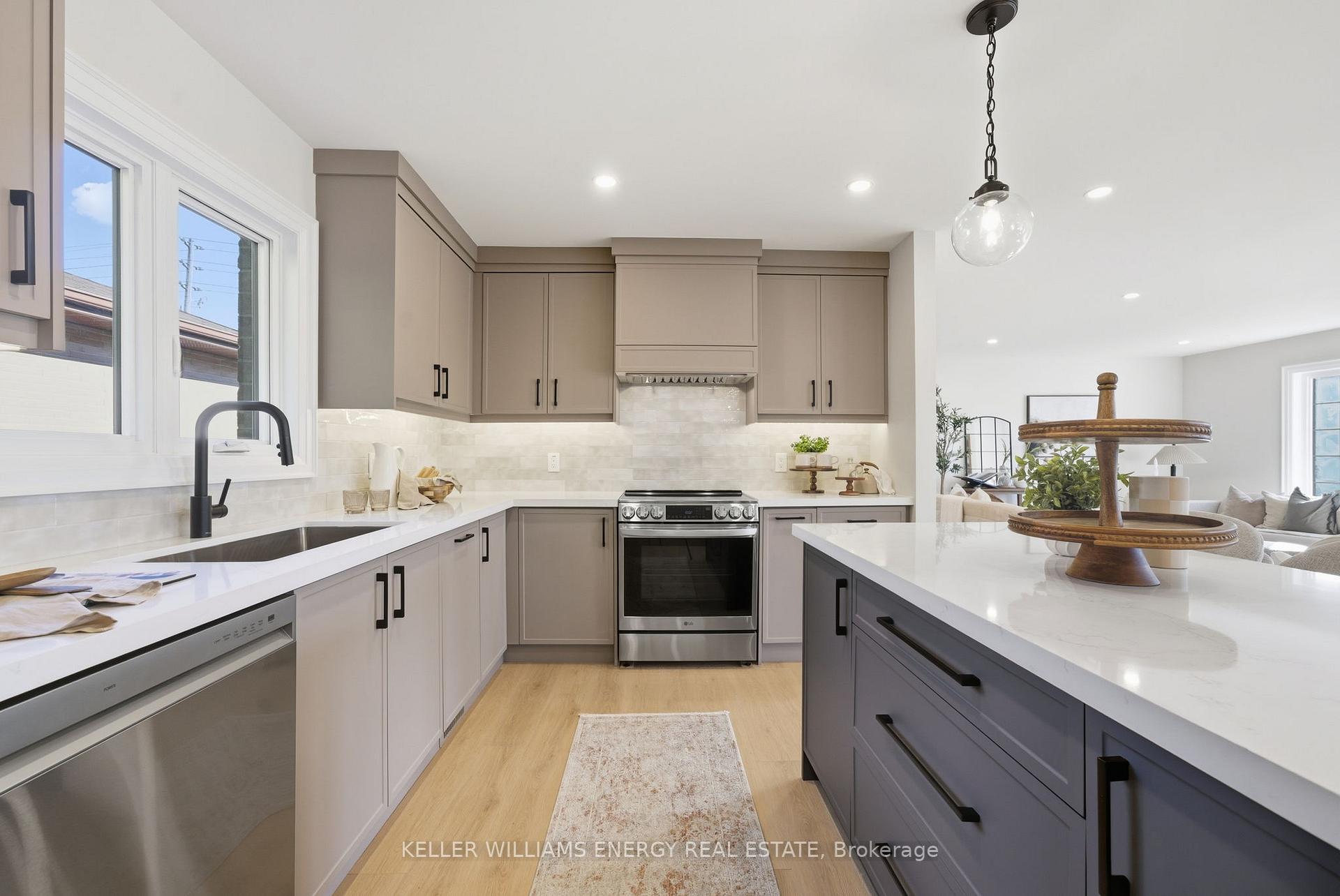 Photo 13 of 476 Beurling Avenue, Oshawa, McLaughlin — HOMEH