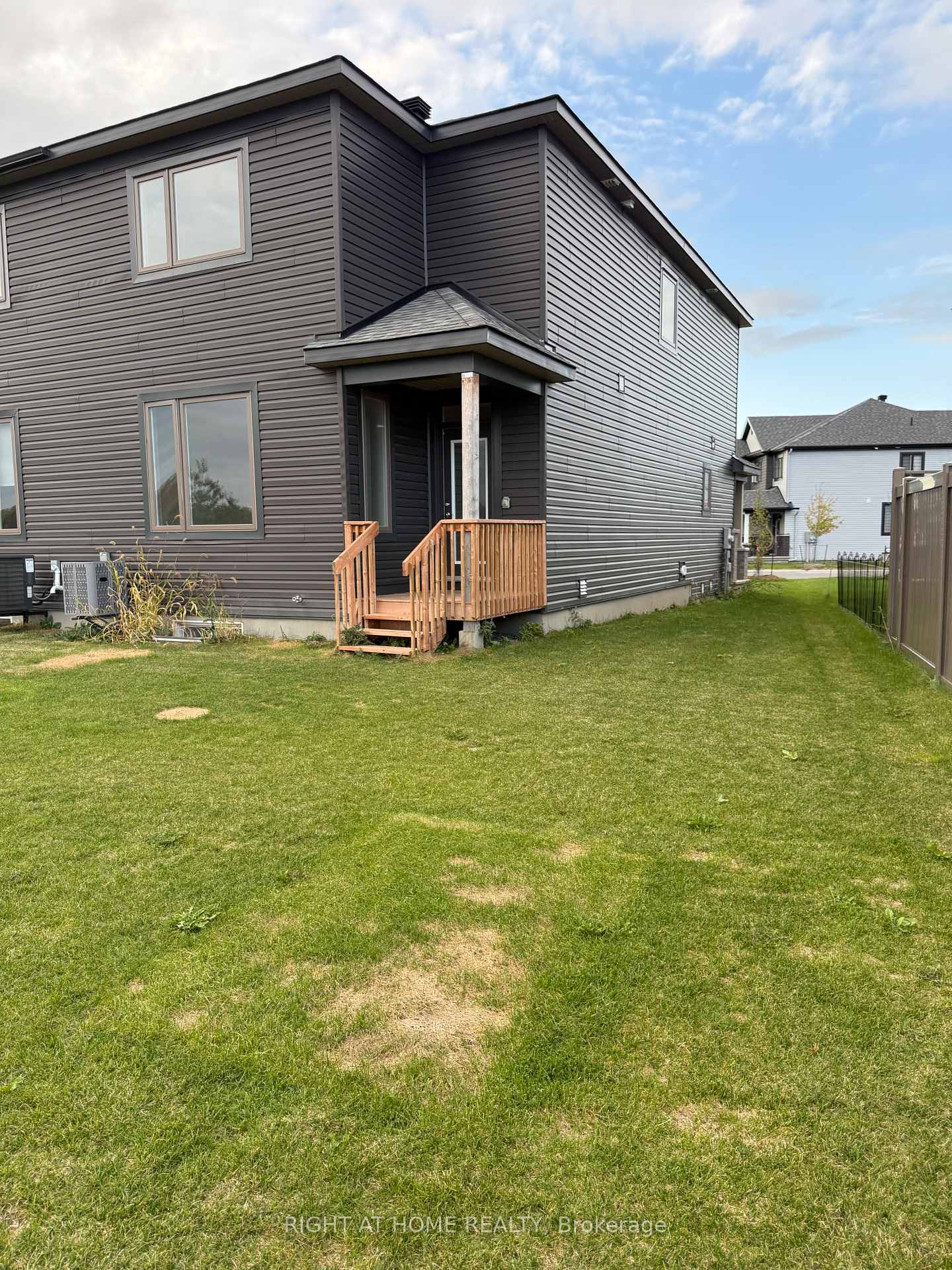 Photo 4 of 728 Petanque Crescent, Ottawa, Notting Hill/Summerside — HOMEH