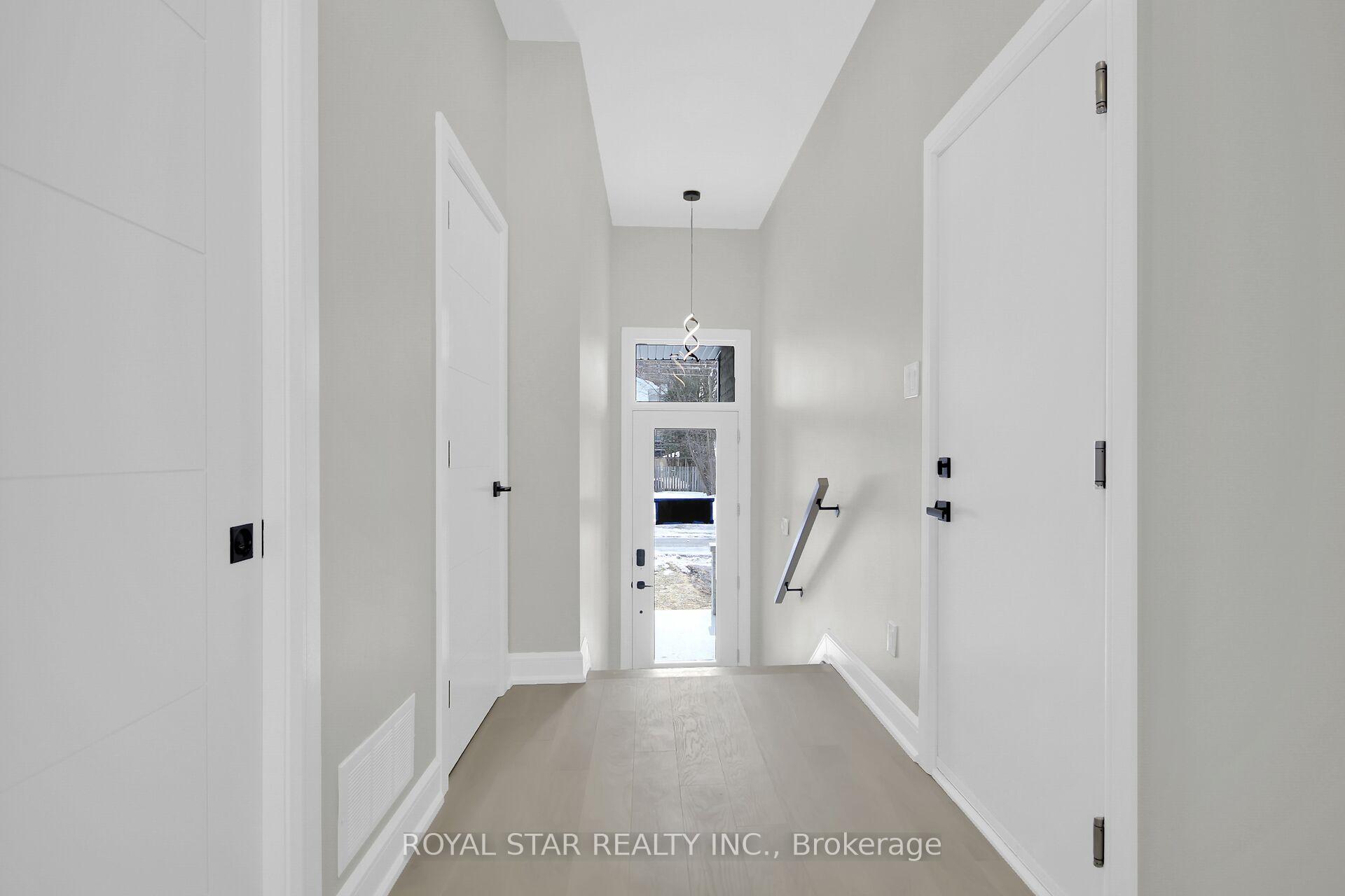 Photo 3 of 551 Mutual Street, Ottawa, Castle Heights — HOMEH