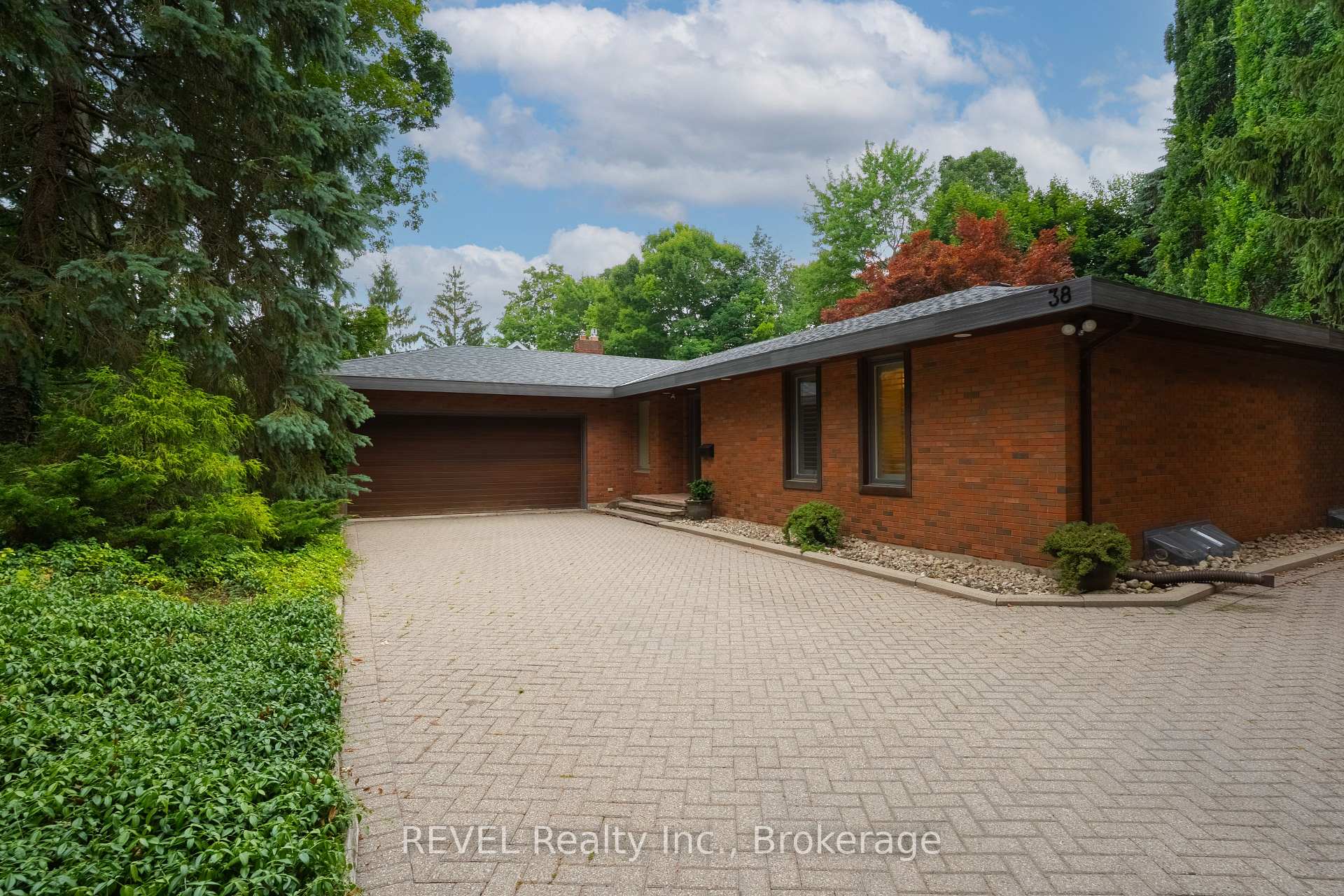 Photo 2 of 38 Forest Hill Crescent, Pelham, Fonthill — HOMEH