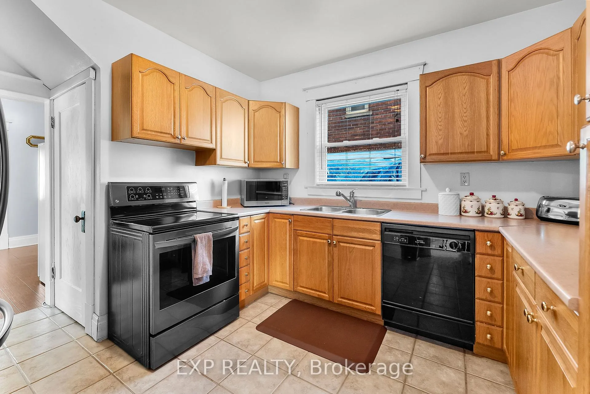 Photo 14 of 5132 Morrison Street, Niagara Falls, Cherrywood — HOMEH