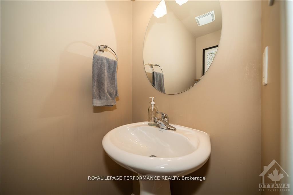 Photo 3 of 2363 Glandriel Crescent, Ottawa, Springridge/East Village — HOMEH