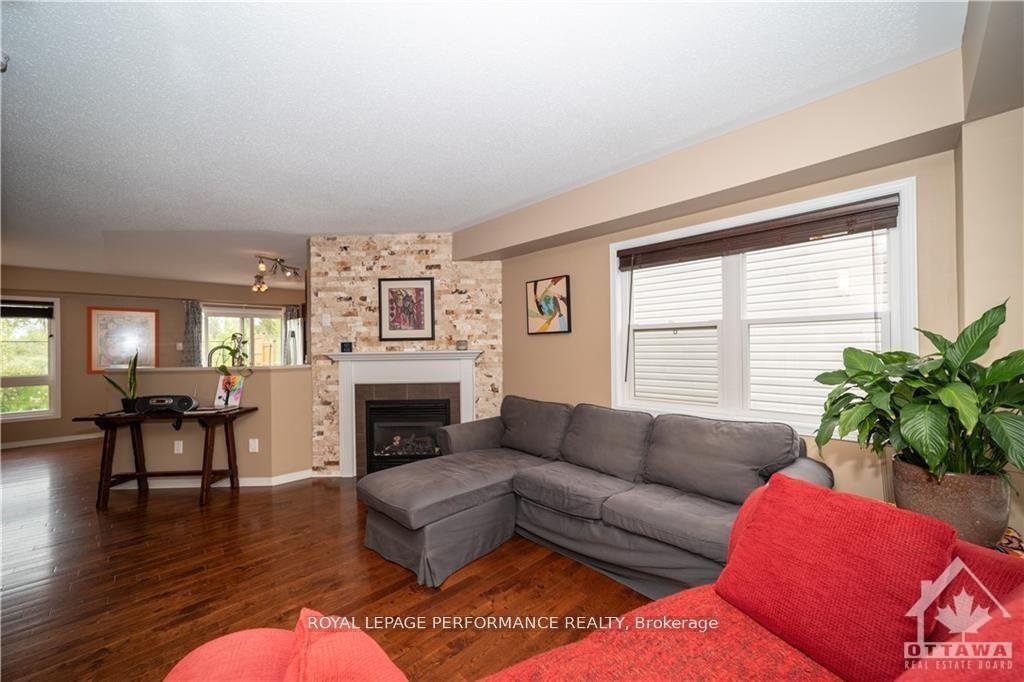 Photo 4 of 2363 Glandriel Crescent, Ottawa, Springridge/East Village — HOMEH