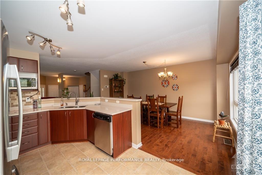Photo 9 of 2363 Glandriel Crescent, Ottawa, Springridge/East Village — HOMEH