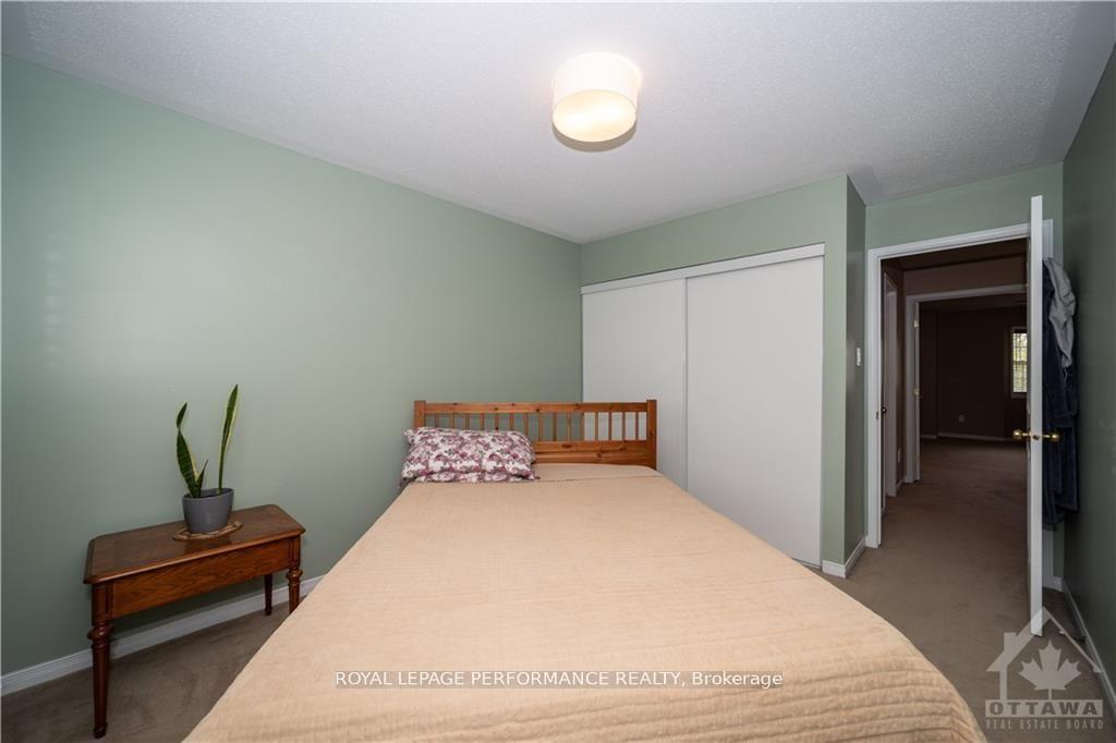 Photo 13 of 2363 Glandriel Crescent, Ottawa, Springridge/East Village — HOMEH