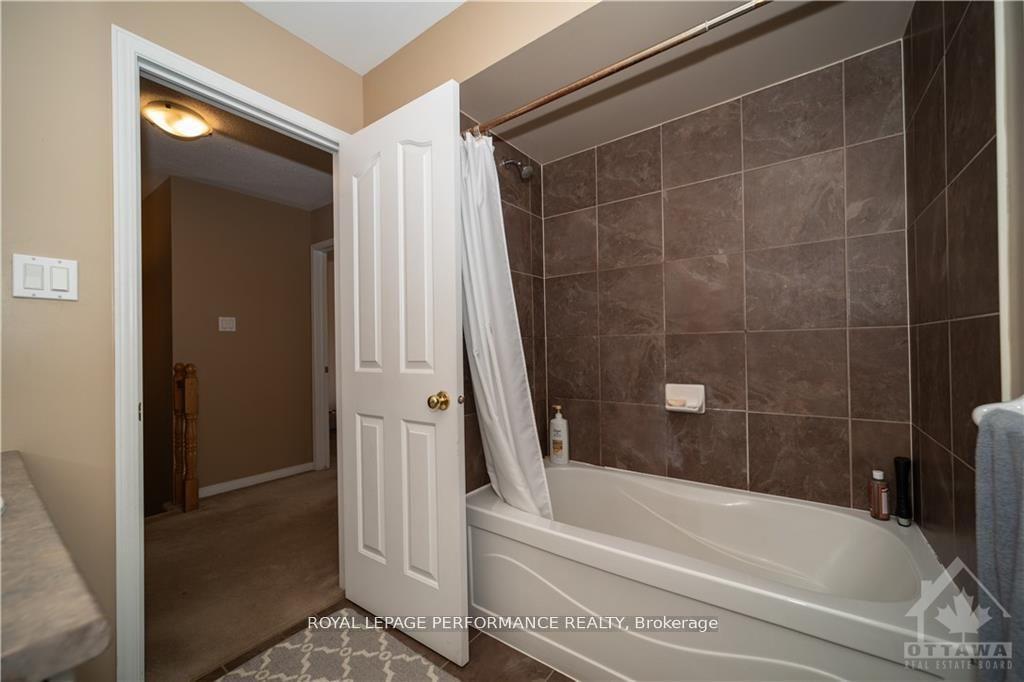 Photo 18 of 2363 Glandriel Crescent, Ottawa, Springridge/East Village — HOMEH
