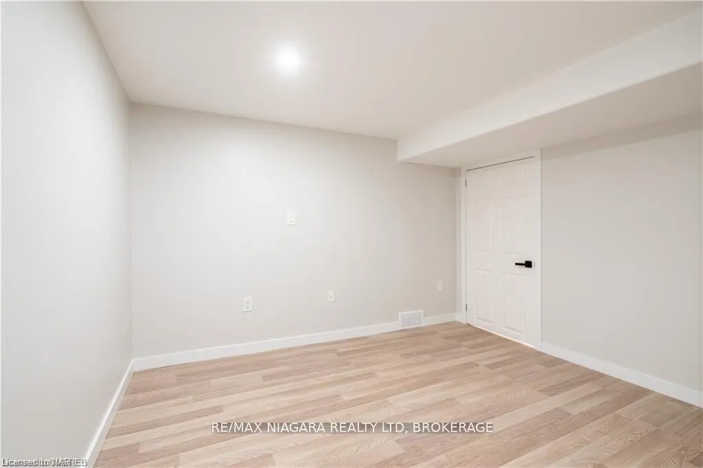 Photo 8 of Unit LOWER, 7121 Dorchester Road, Niagara Falls, Arad/Fallsview — HOMEH