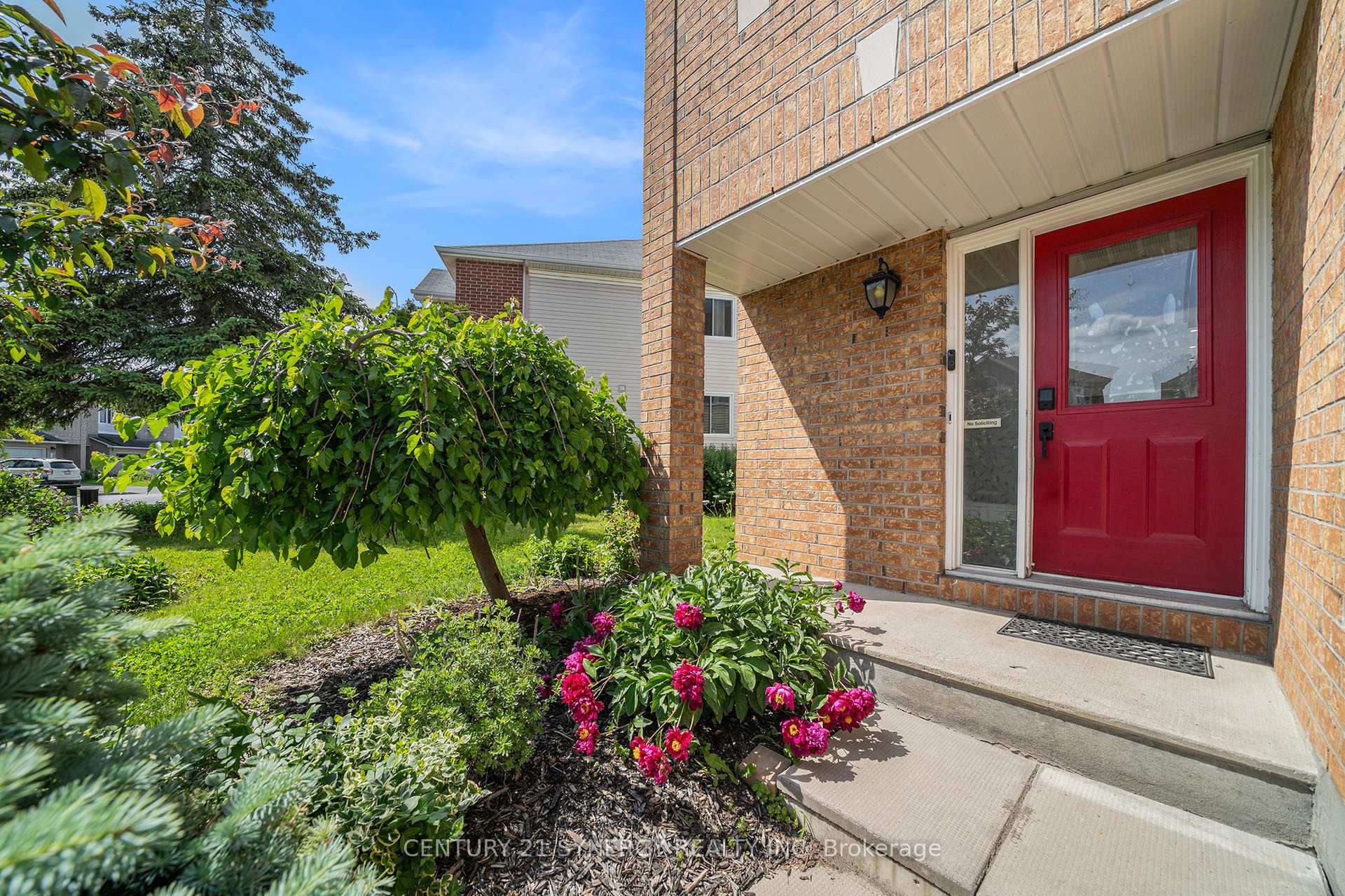 Photo 3 of 6065 Pineglade Crescent, Ottawa, Chapel Hill South - Orleans Village — HOMEH