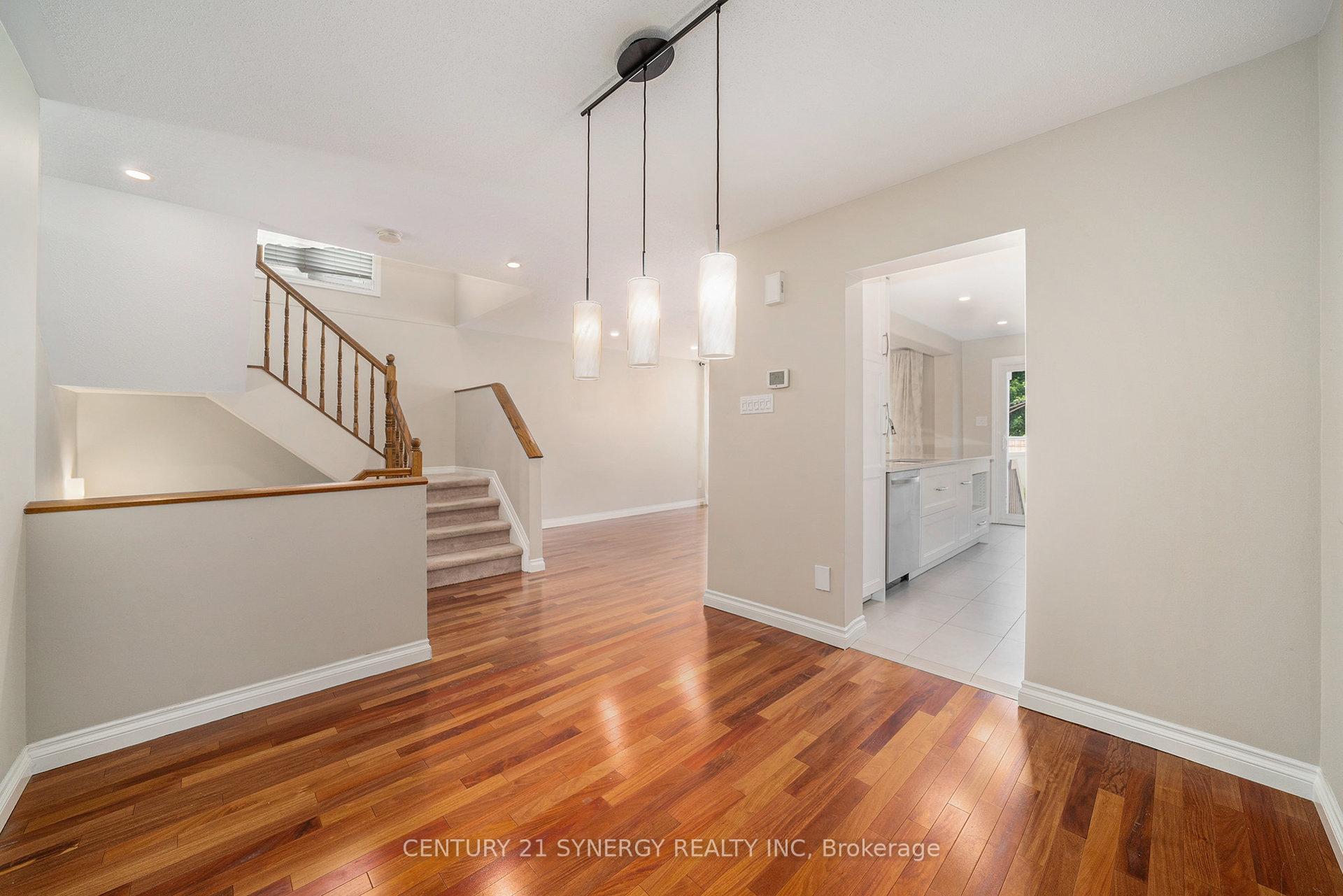 Photo 5 of 6065 Pineglade Crescent, Ottawa, Chapel Hill South - Orleans Village — HOMEH
