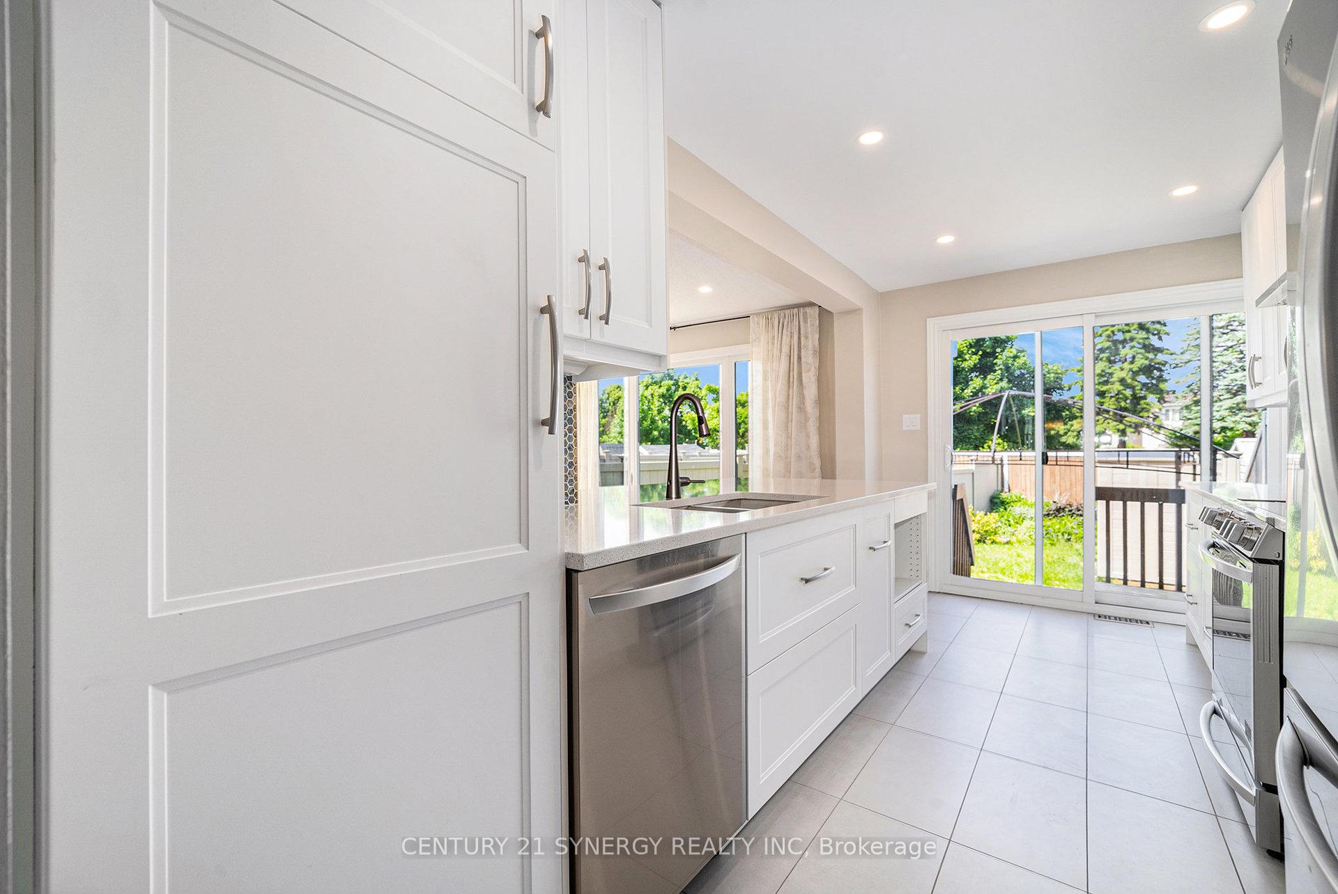 Photo 7 of 6065 Pineglade Crescent, Ottawa, Chapel Hill South - Orleans Village — HOMEH