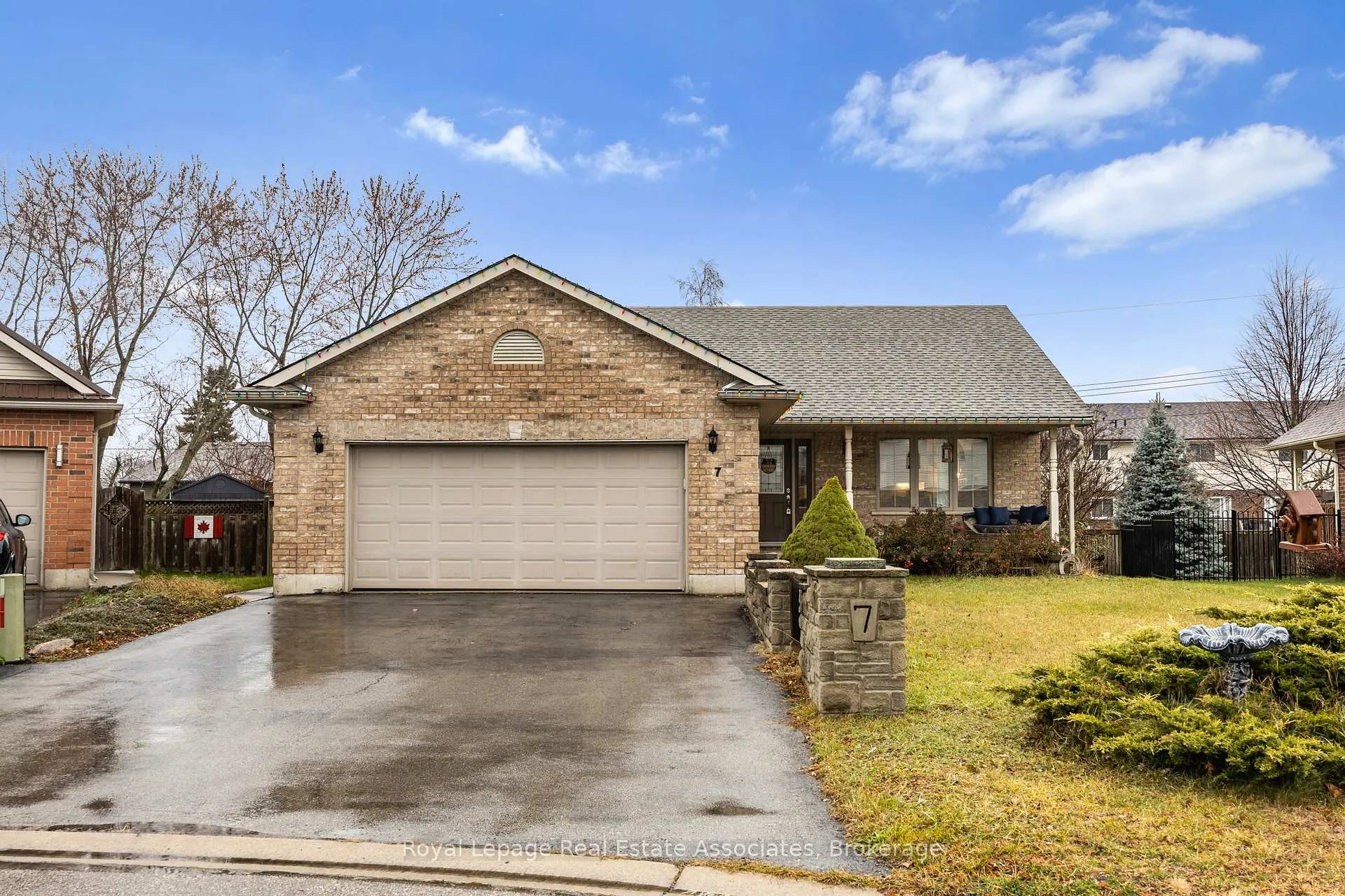 Photo 1 of 7 Fairfield Court, Norfolk, Delhi — HOMEH
