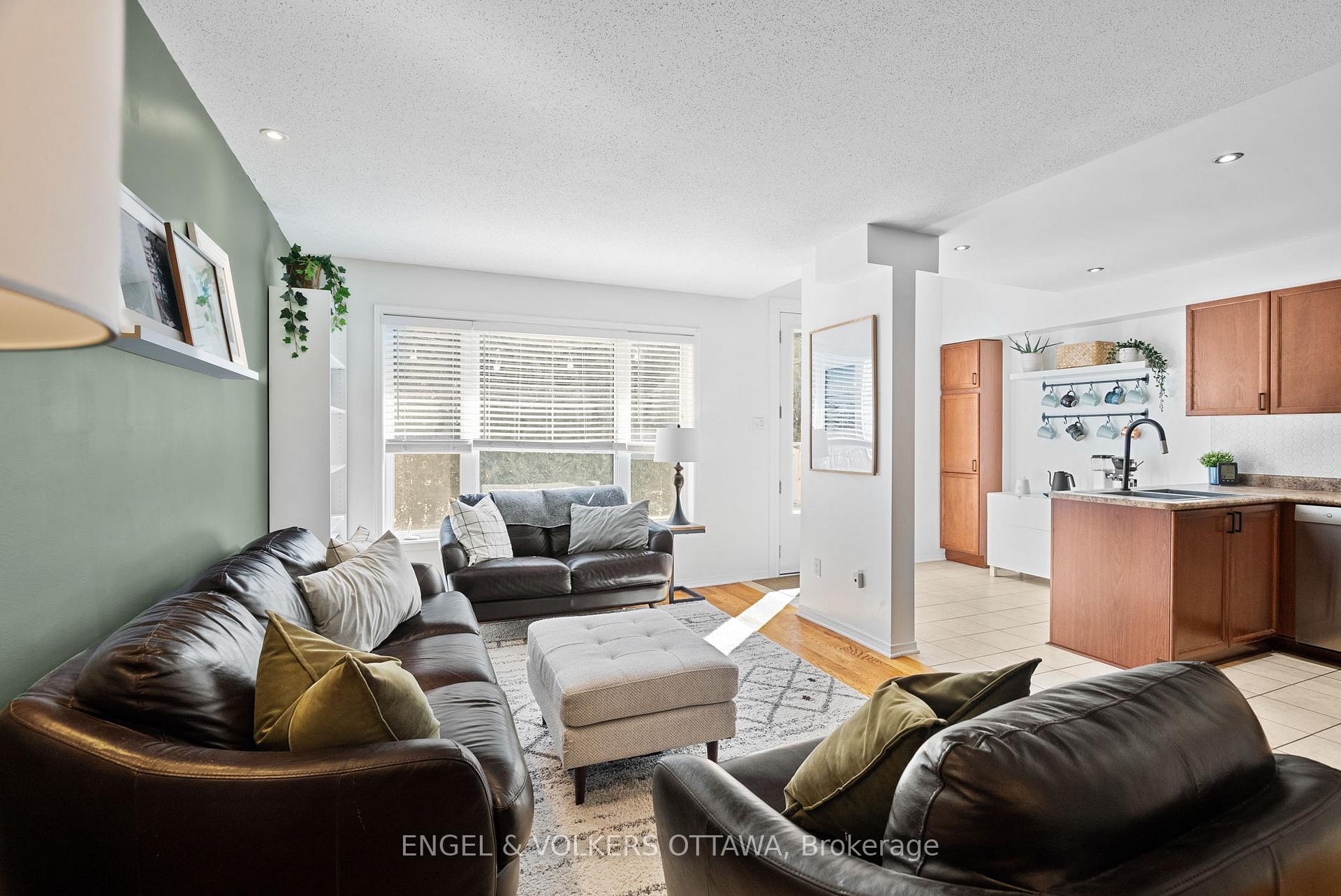 Photo 3 of 82 Cargrove, Ottawa, Carson Meadows — HOMEH