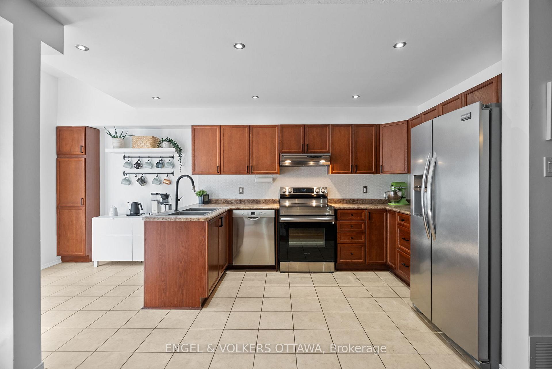 Photo 5 of 82 Cargrove, Ottawa, Carson Meadows — HOMEH