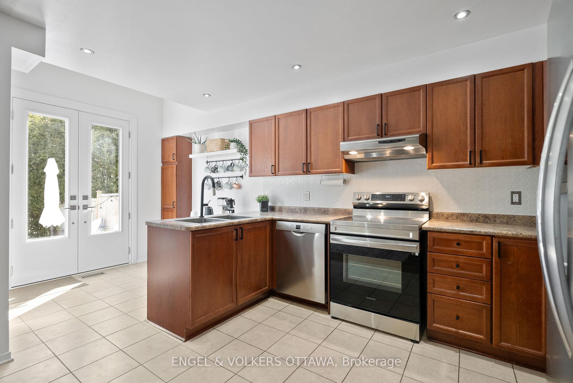 Photo 6 of 82 Cargrove, Ottawa, Carson Meadows — HOMEH
