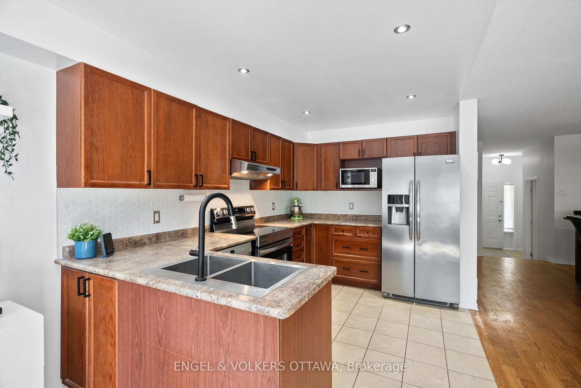 Photo 8 of 82 Cargrove, Ottawa, Carson Meadows — HOMEH