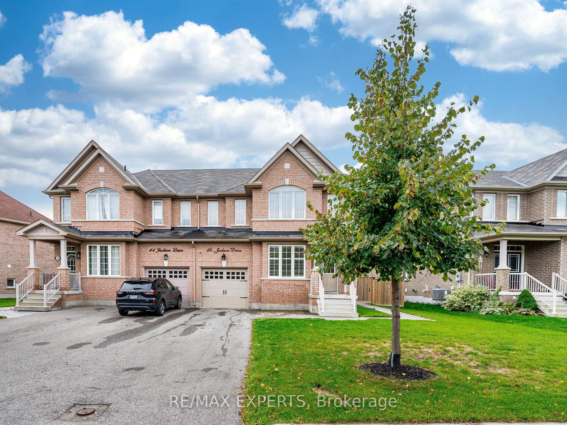 Photo 2 of 46 Jackson Drive, New Tecumseth, Tottenham — HOMEH