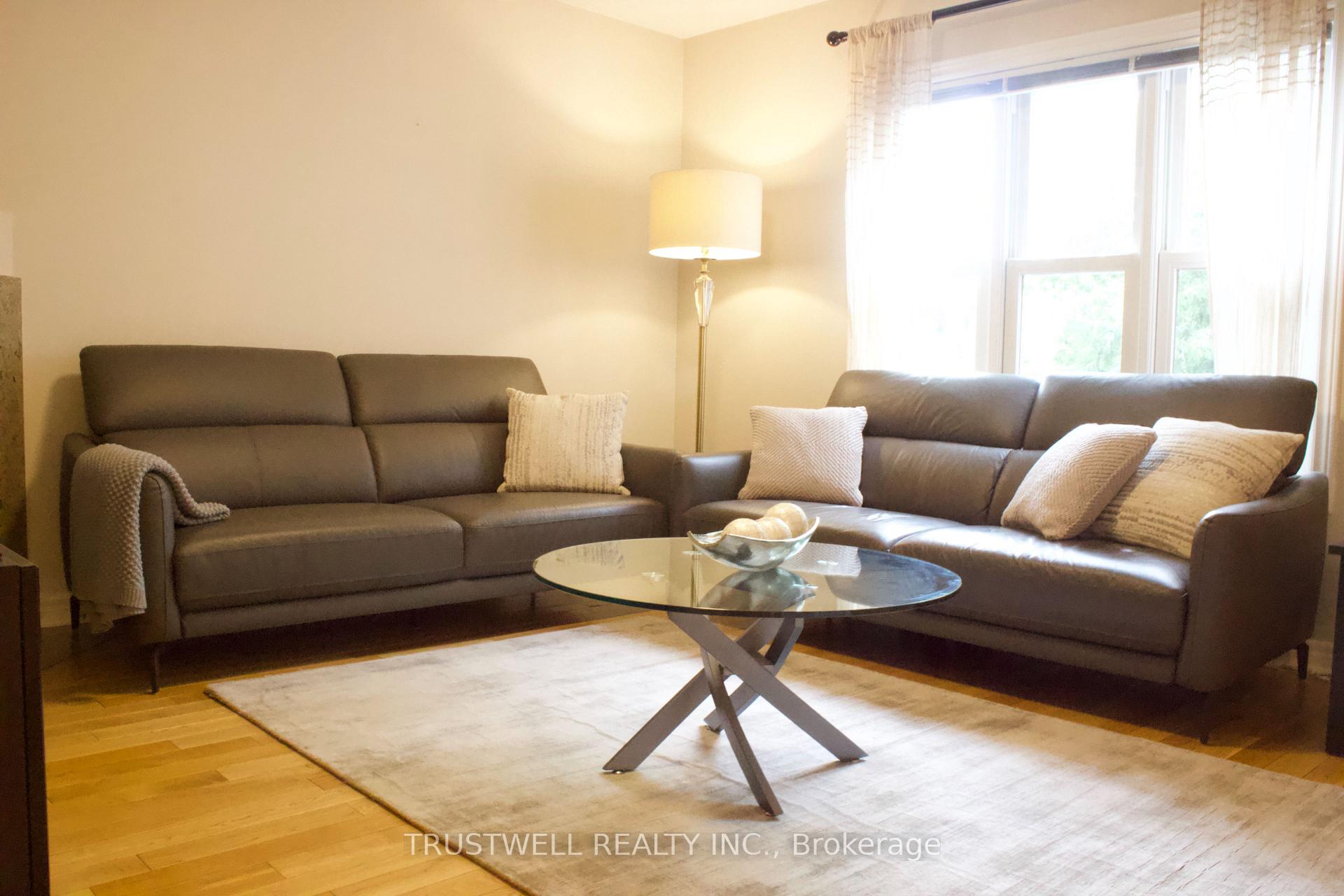 Photo 7 of 23 Wilson Street, Markham, Old Markham Village — HOMEH