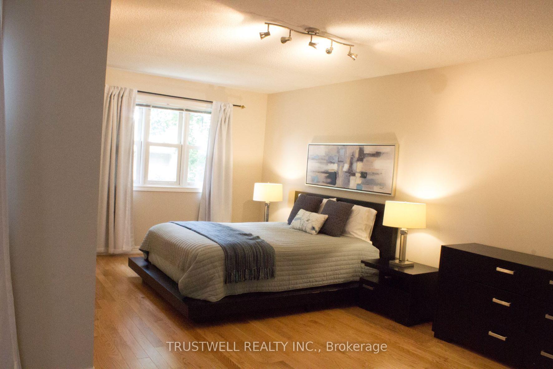 Photo 10 of 23 Wilson Street, Markham, Old Markham Village — HOMEH