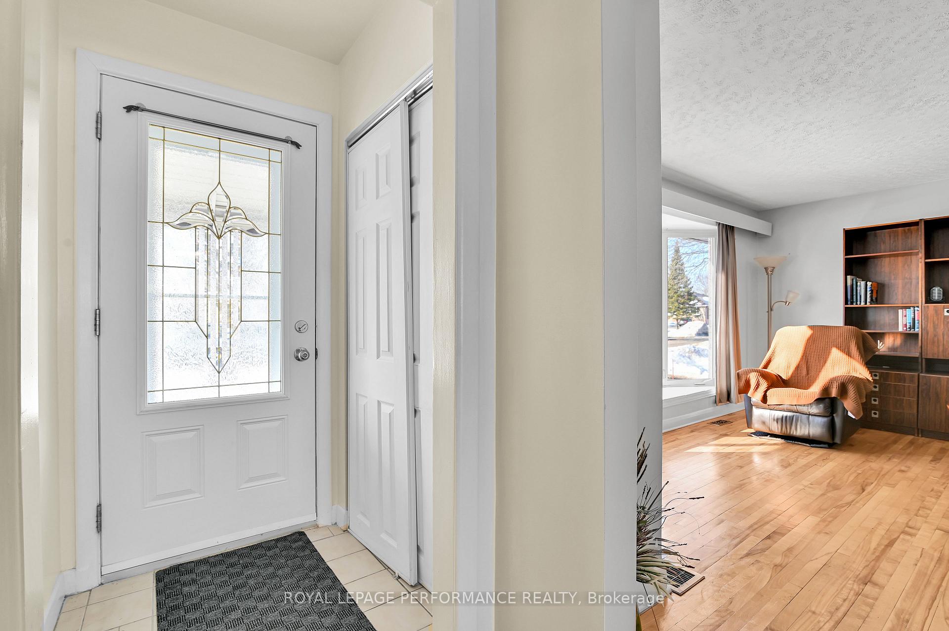 Photo 3 of 327 Fullerton Avenue, Ottawa, Overbrook/Castle Heights — HOMEH