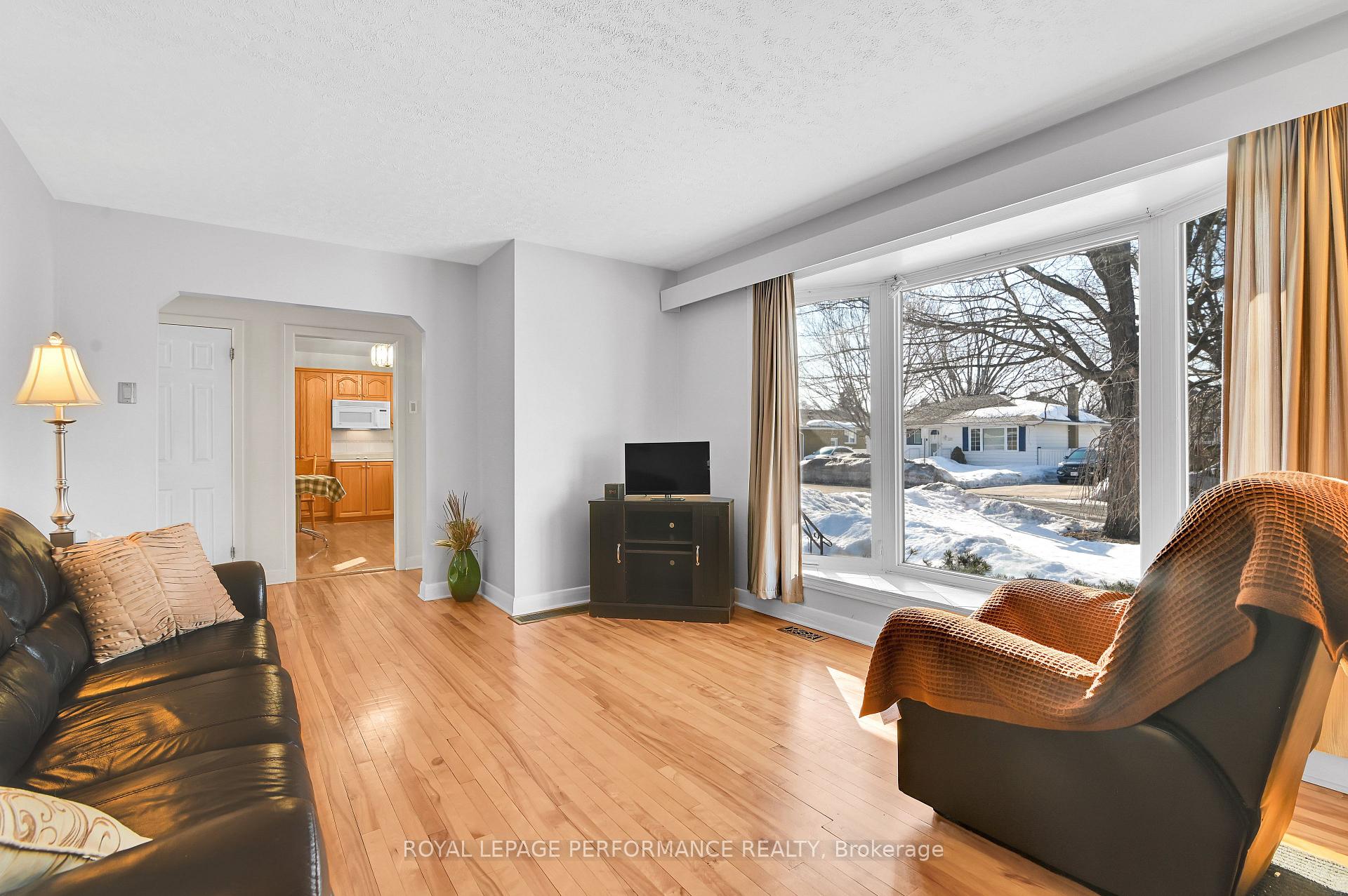 Photo 6 of 327 Fullerton Avenue, Ottawa, Overbrook/Castle Heights — HOMEH