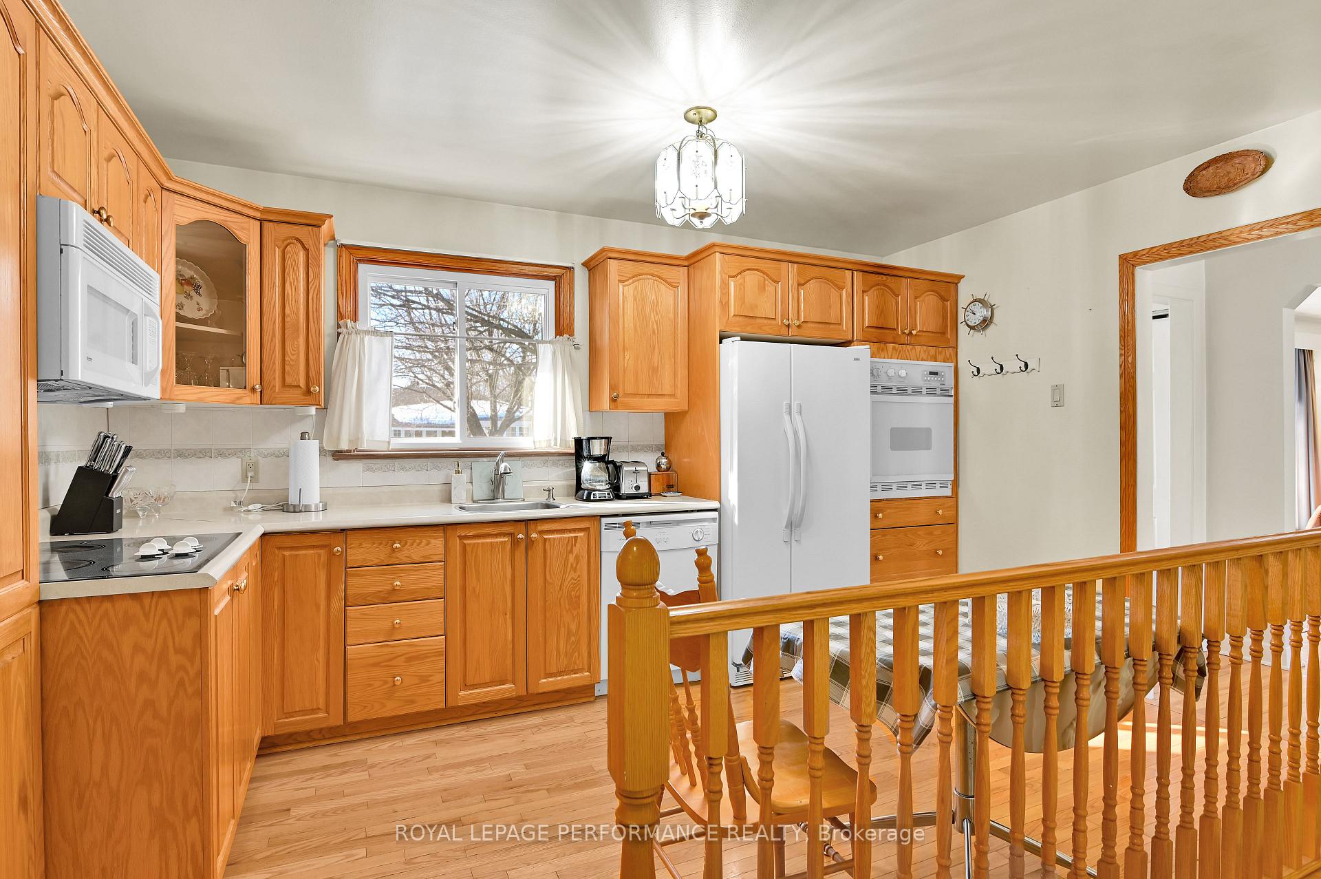 Photo 9 of 327 Fullerton Avenue, Ottawa, Overbrook/Castle Heights — HOMEH