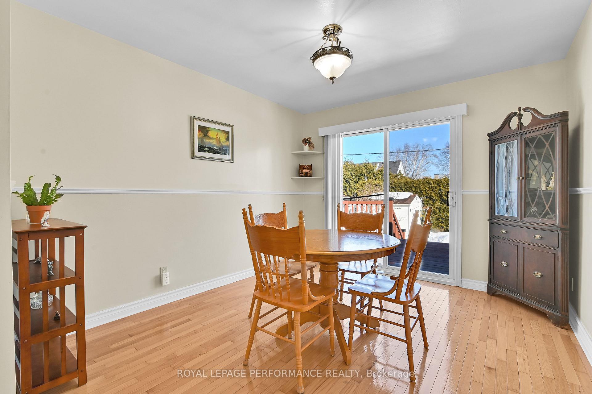 Photo 11 of 327 Fullerton Avenue, Ottawa, Overbrook/Castle Heights — HOMEH