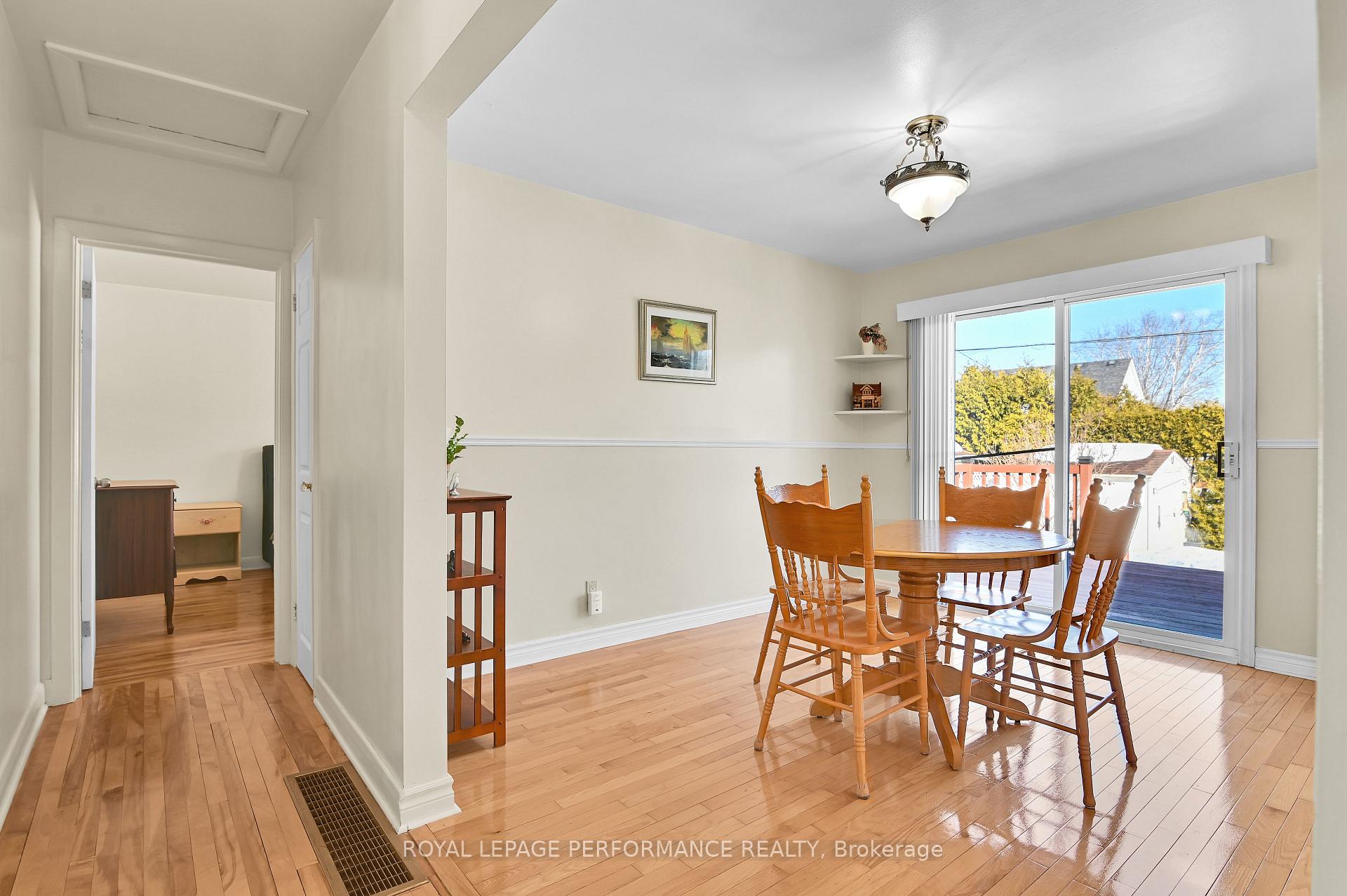 Photo 12 of 327 Fullerton Avenue, Ottawa, Overbrook/Castle Heights — HOMEH