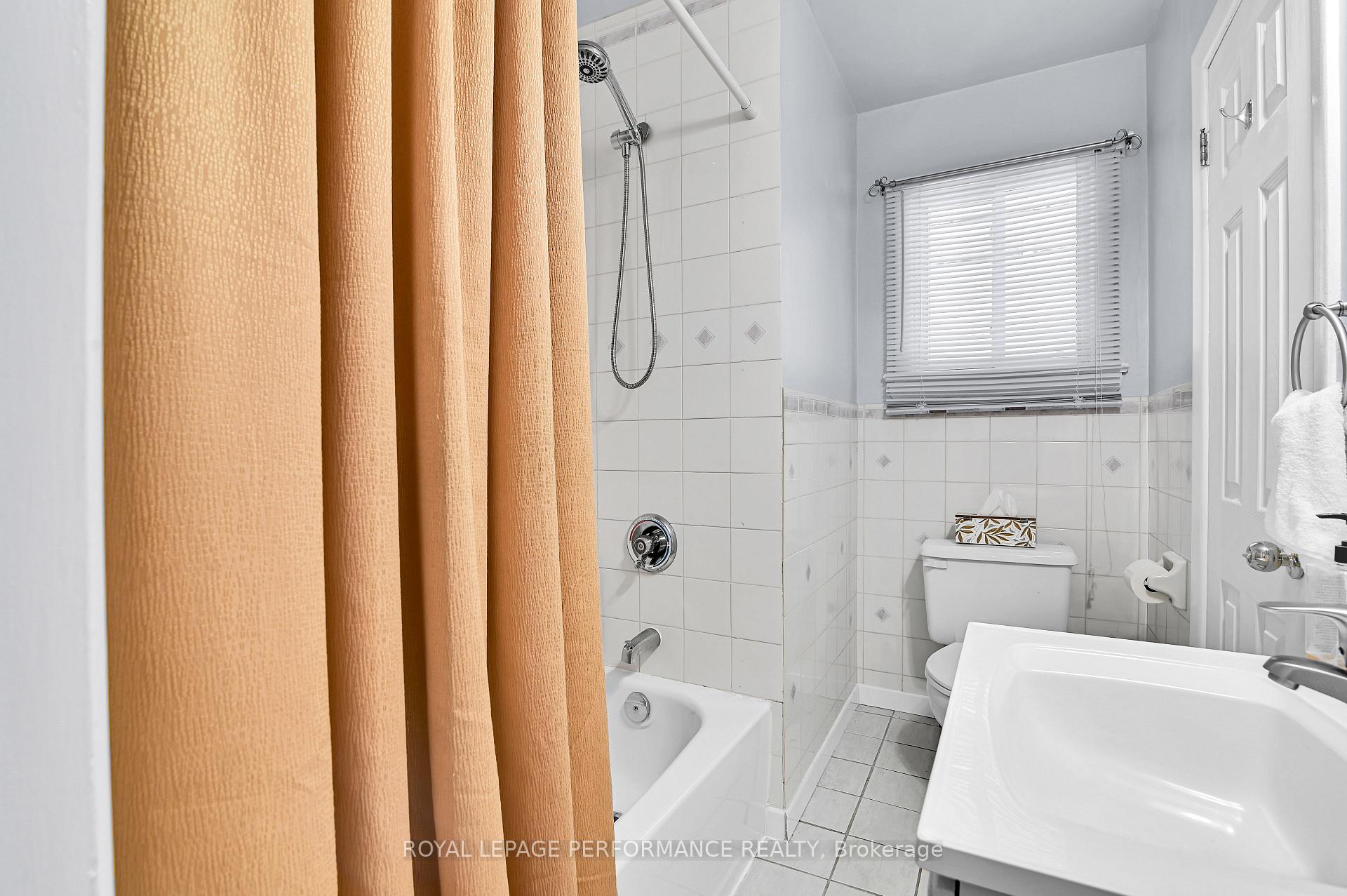 Photo 16 of 327 Fullerton Avenue, Ottawa, Overbrook/Castle Heights — HOMEH