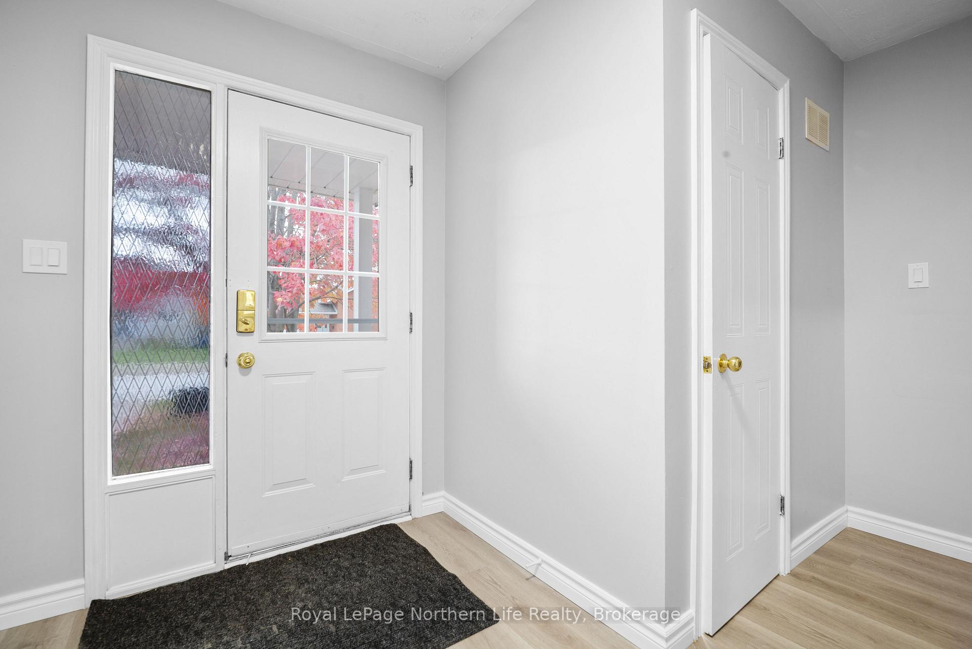 Photo 6 of 348 Champlain Street, North Bay, College Heights — HOMEH